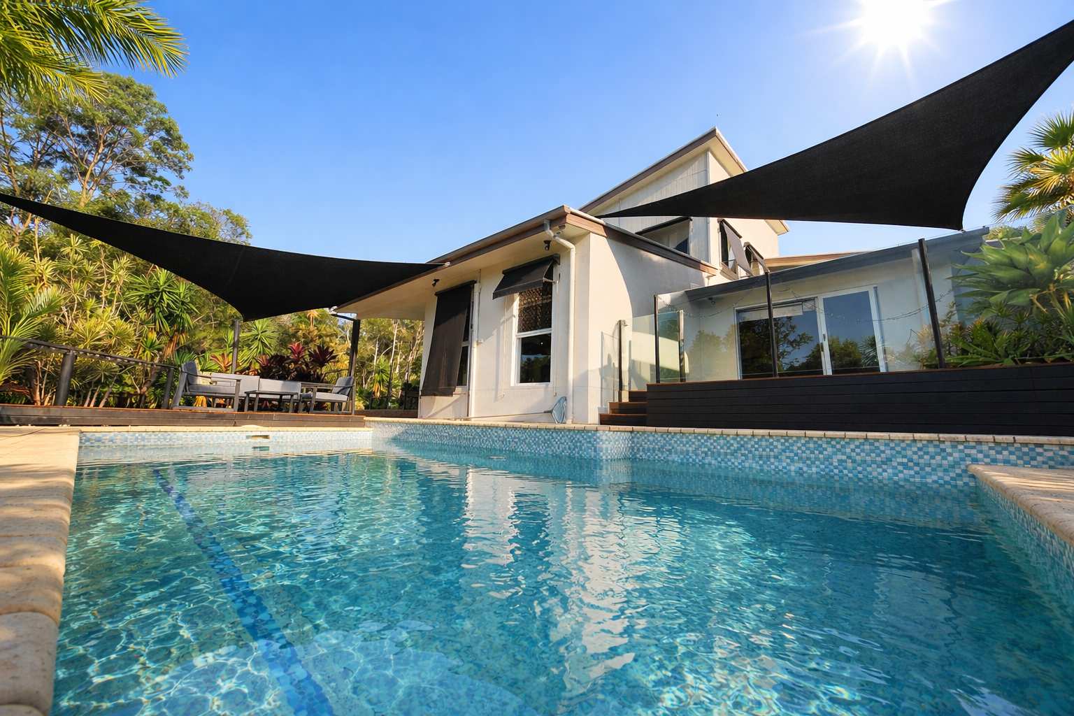 Dreamworld Home with Pool, BBQ, WI-FI and Backyard — Oxenford, QLD — vacation rental