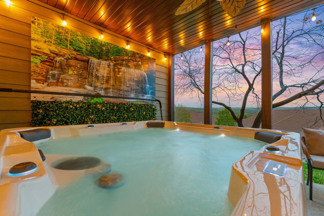 Beautiful remodel, Game Room, Hot Tub, Pools, GOLF