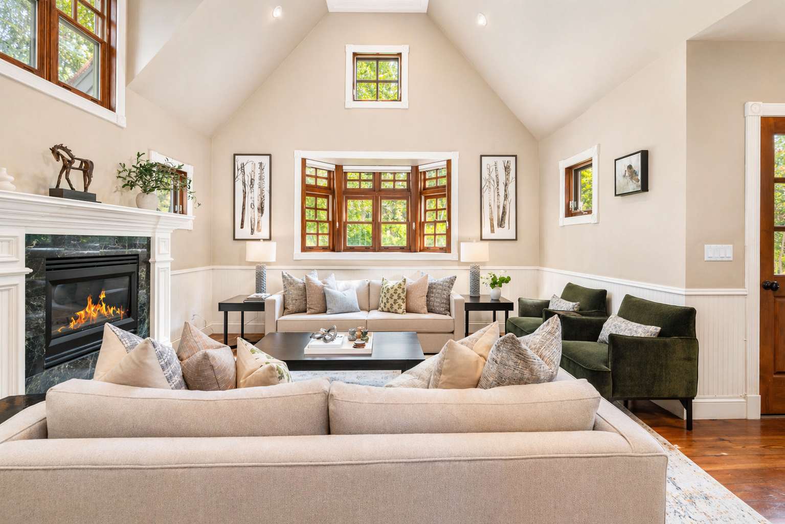 Updated Spacious Home w AC & Hot Tub Walk to Town!
