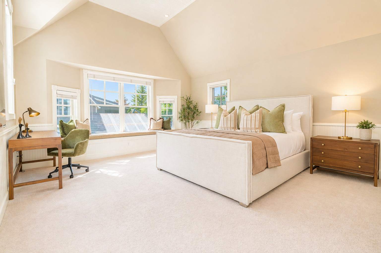 Updated Spacious Home w AC & Hot Tub Walk to Town!