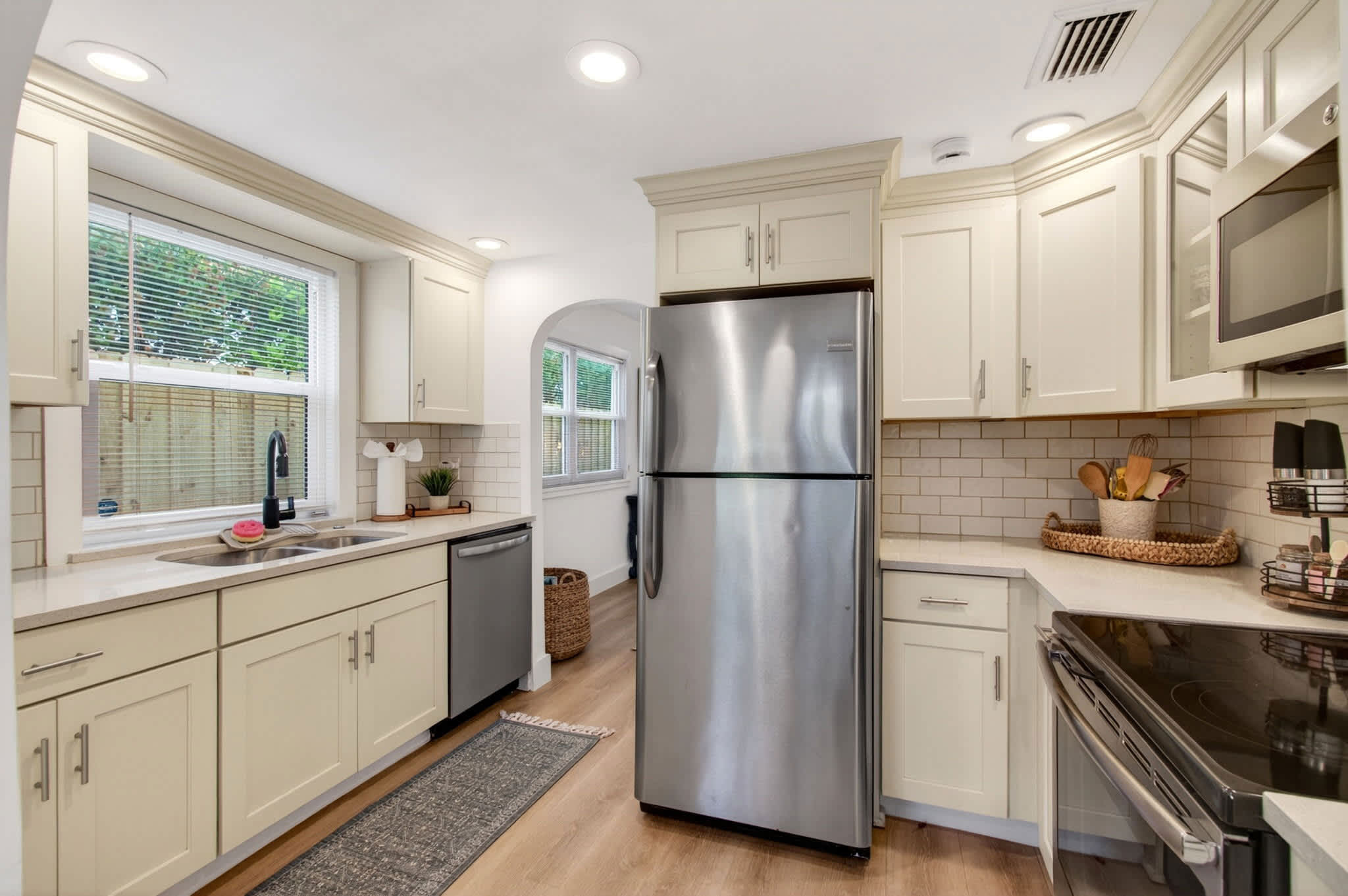 The cozy kitchen is well equipped for an unforgettable getaway​