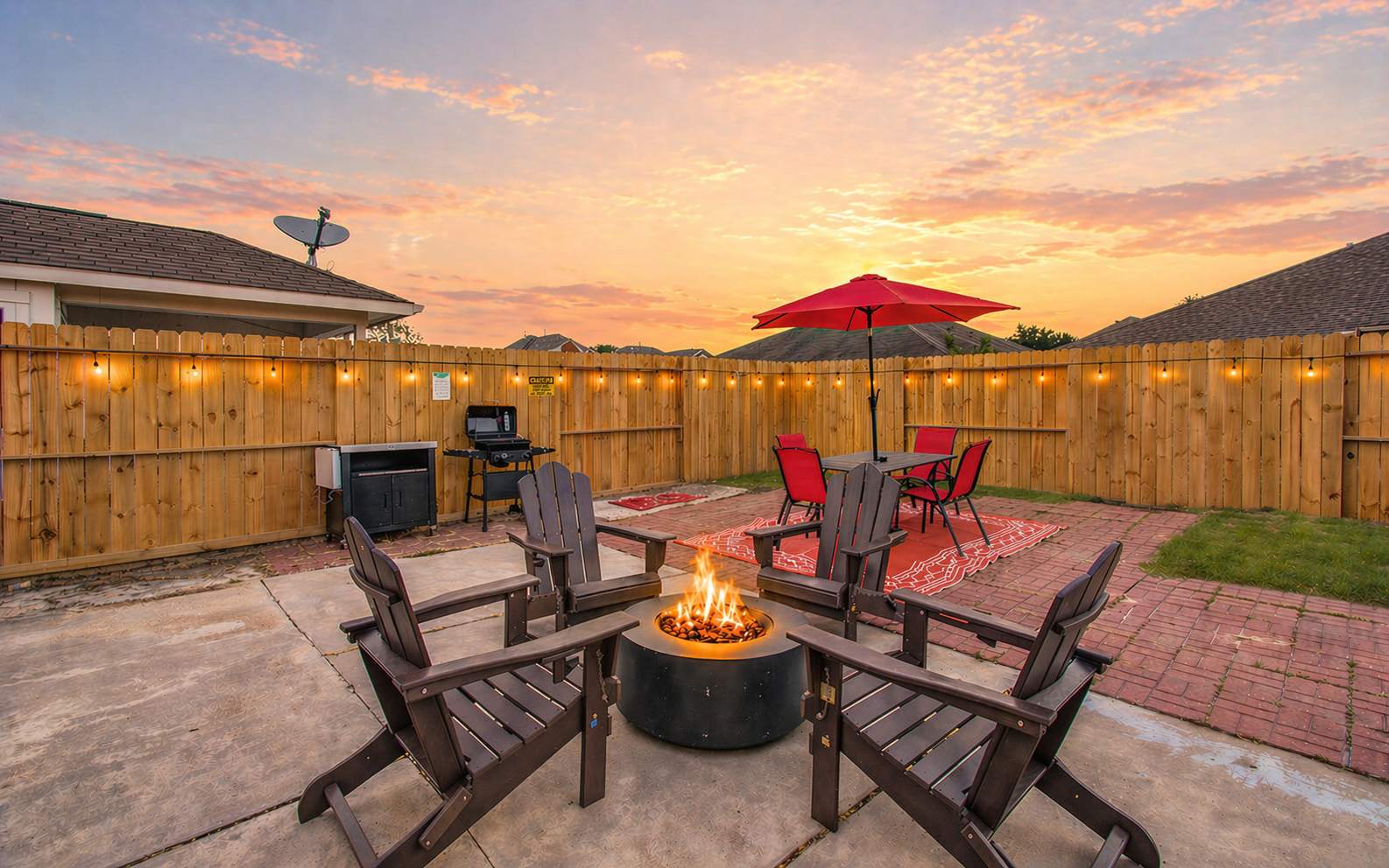 4BR Game Room + Firepit Sleeps 9 Near Eats in Houston, TX