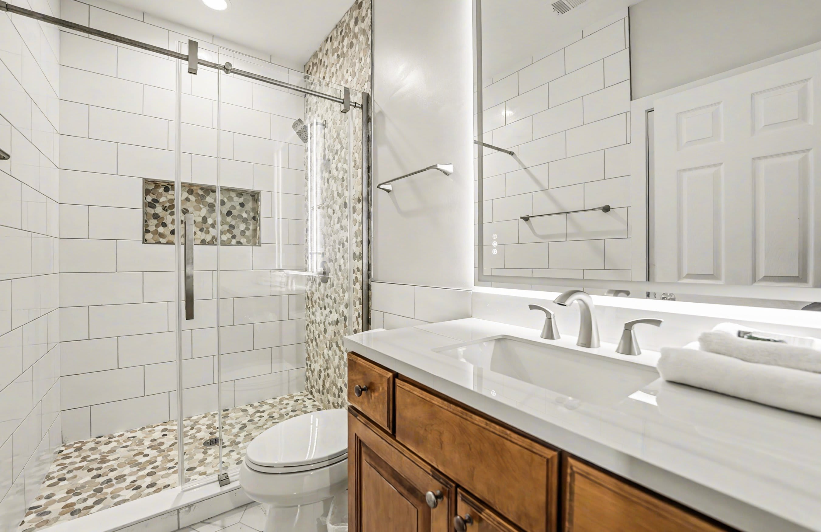 Main Floor Shared Bathroom with Shower