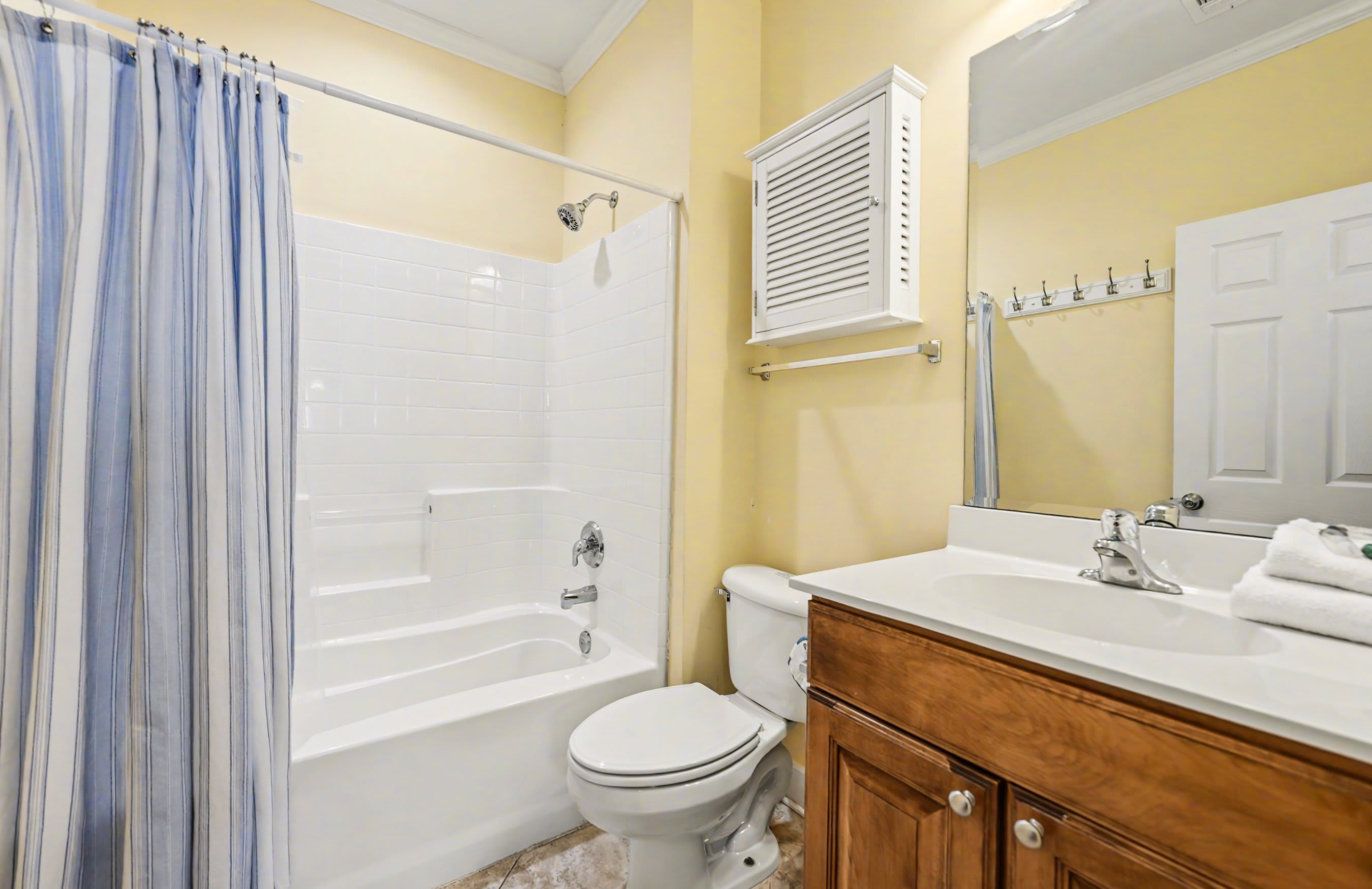 Upstairs Shared Bathroom with Tub/Shower Combo