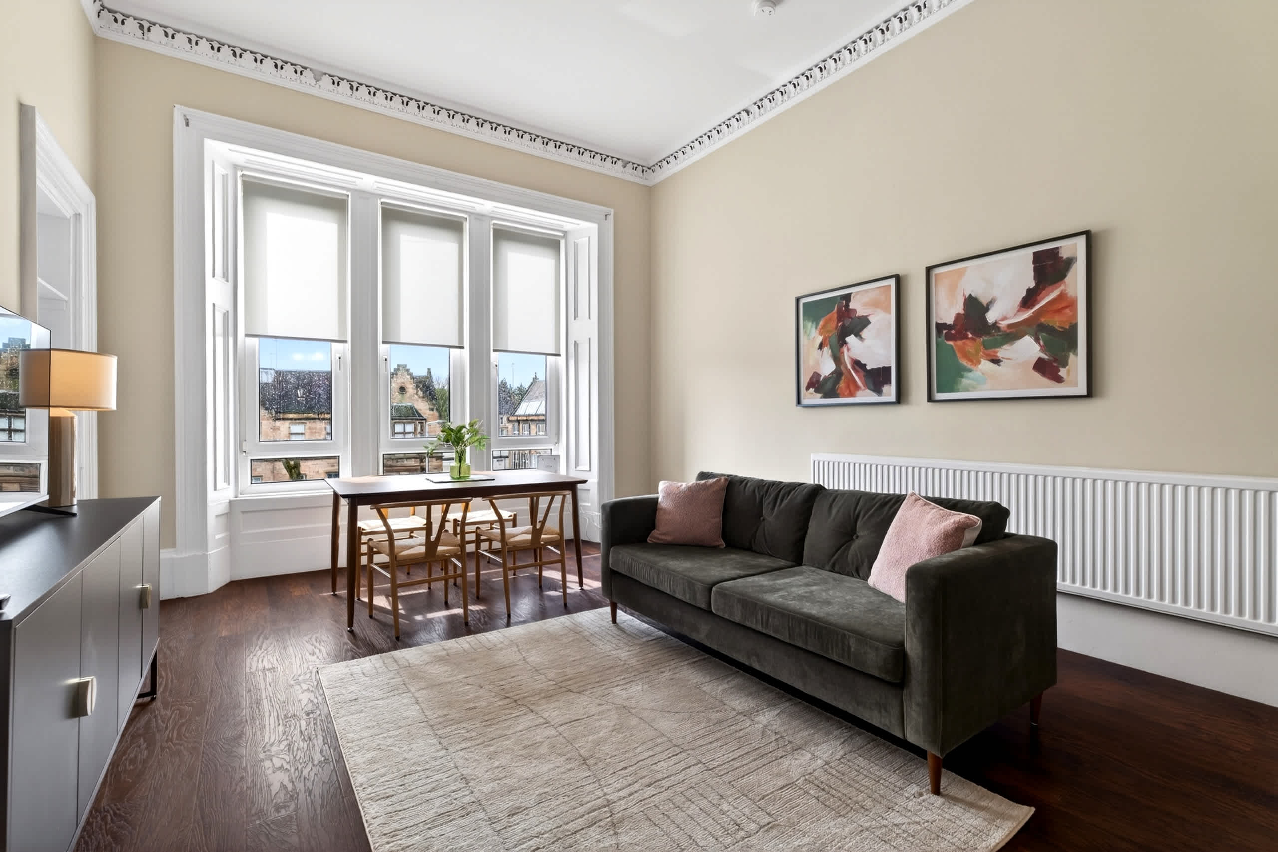 View Beautiful 4 Bedroom Flat with convenient travel Beautiful 4 Bedroom Flat with convenient travel serviced apartment - UK - VivreStays