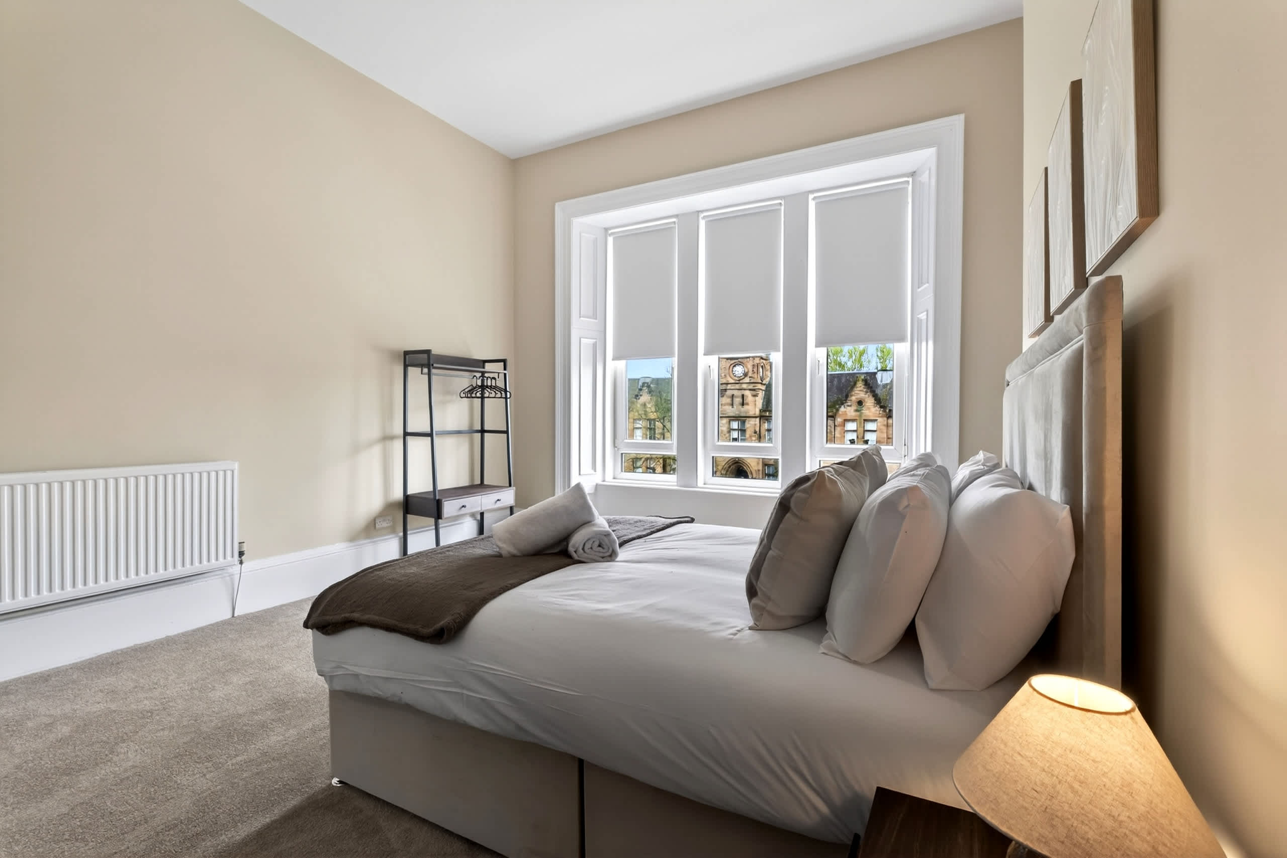Beautiful 4 Bedroom Flat with convenient travel in Paisley Road West 2 G51 1LF - Property image 17 - VivreStays