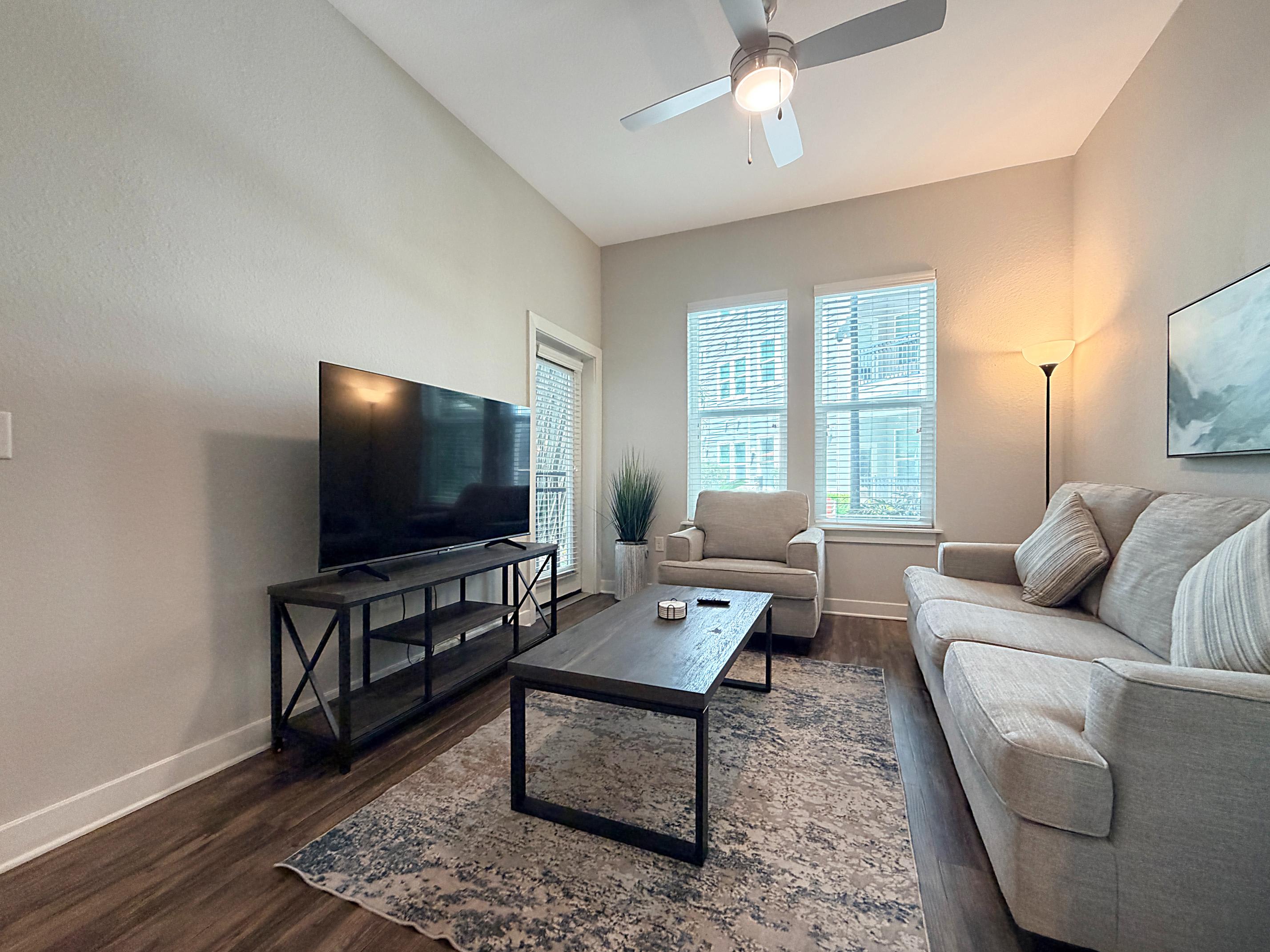 Upscale 1 BR Apt in Westshore, Courtyard Views