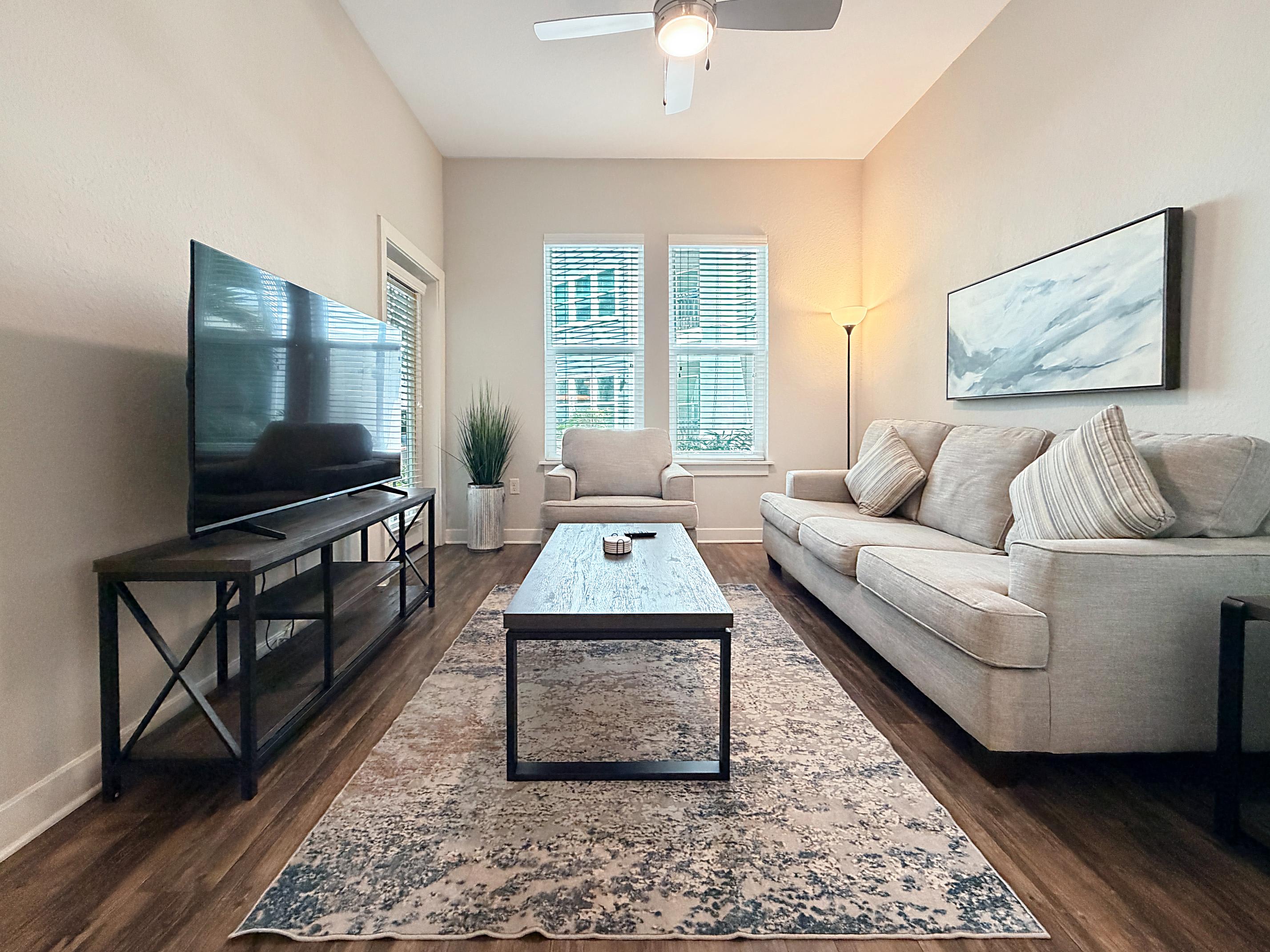 Upscale 1 BR Apt in Westshore, Courtyard Views