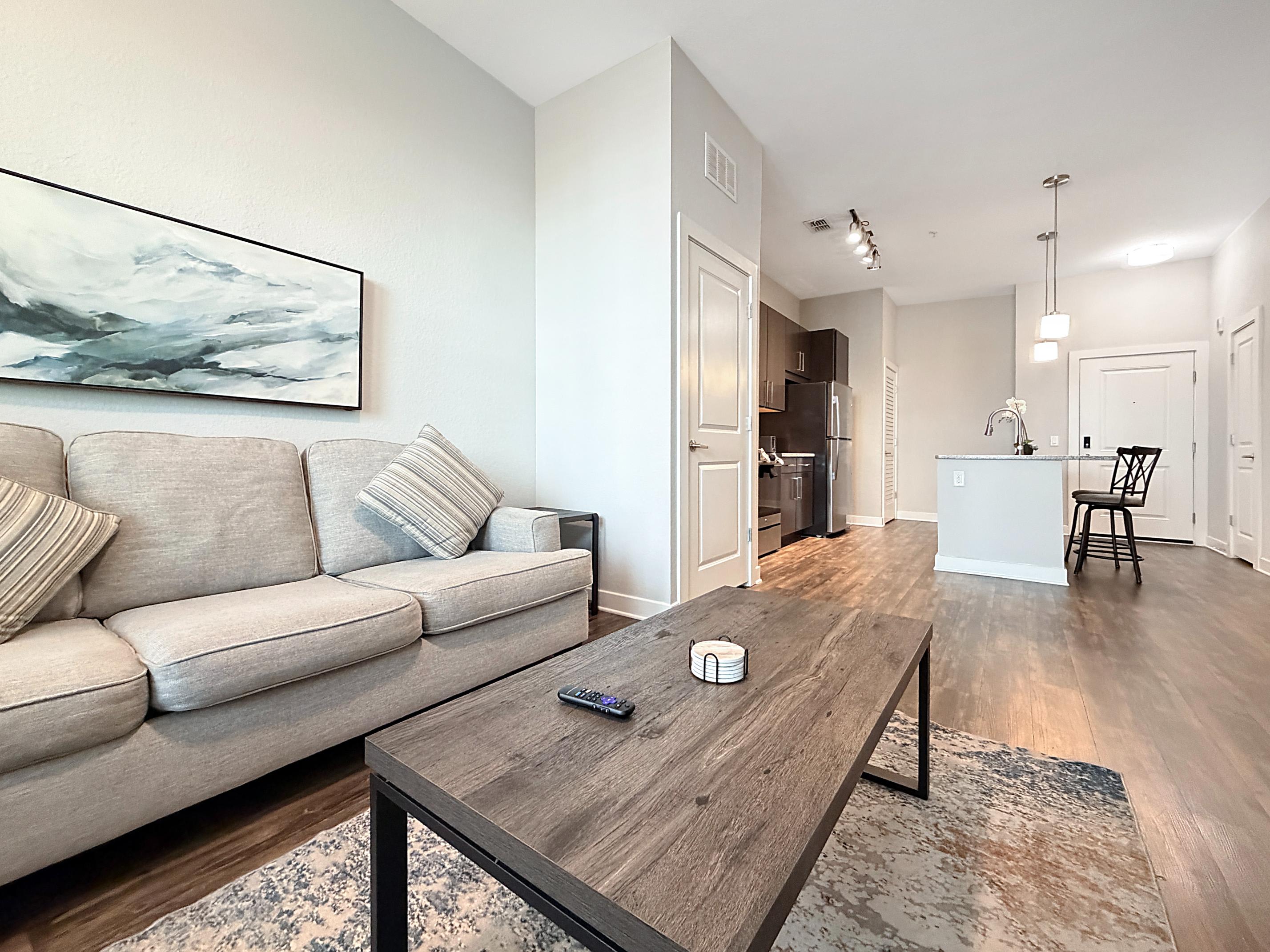 Upscale 1 BR Apt in Westshore, Courtyard Views