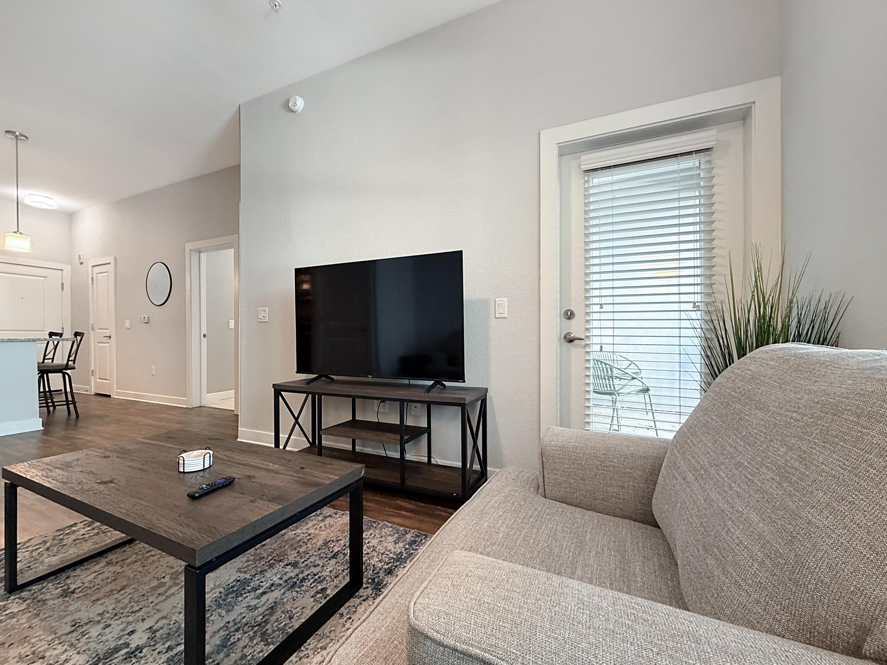 Upscale 1 BR Apt in Westshore, Courtyard Views