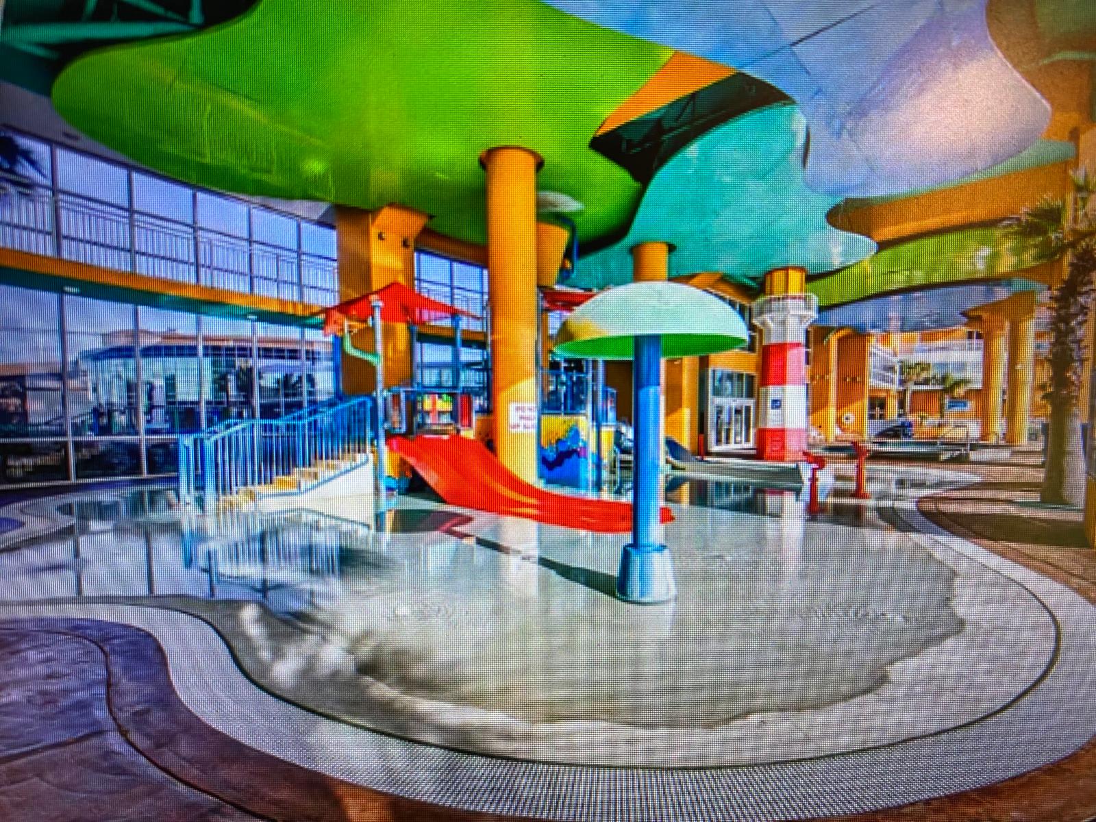 Splash 804E – Indoor water play area with slides, splash features, and colorful structures.