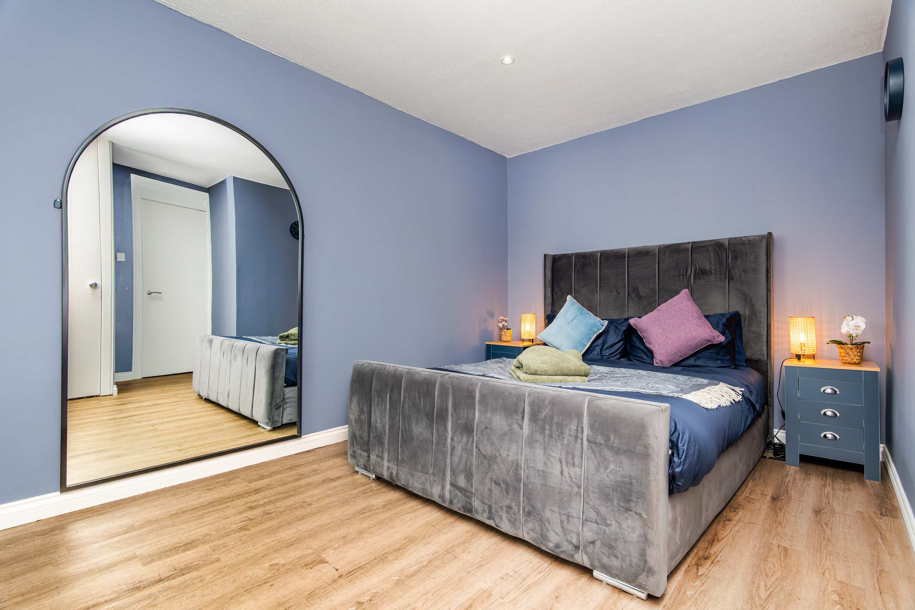 View Fife Coast Stay with Parking & Garden in Rosyth - WiFi in Syme Place KY11 2SG Fife Coast Stay with Parking & Garden in Rosyth - WiFi in Syme Place KY11 2SG - Property image 2 - VivreStays