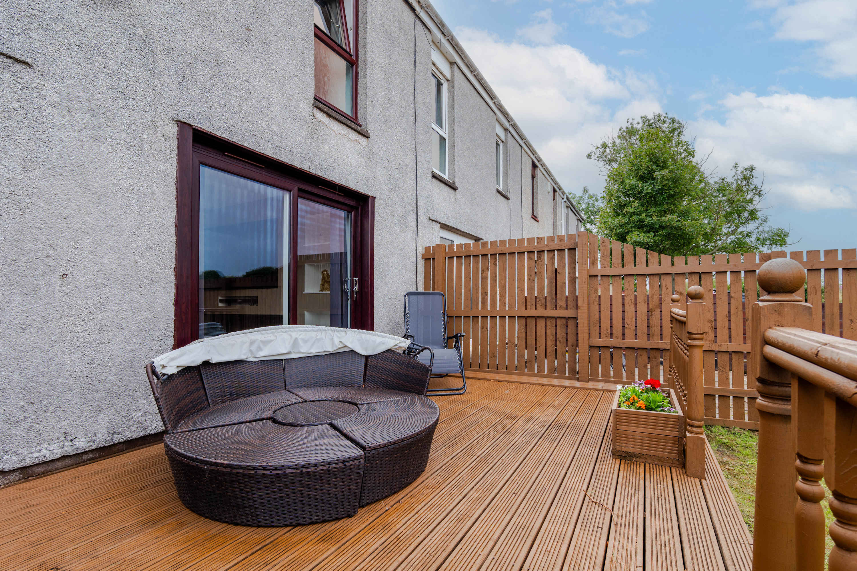 View Fife Coast Stay with Parking & Garden in Rosyth - WiFi in Syme Place KY11 2SG Fife Coast Stay with Parking & Garden in Rosyth - WiFi in Syme Place KY11 2SG - Property image 4 - VivreStays