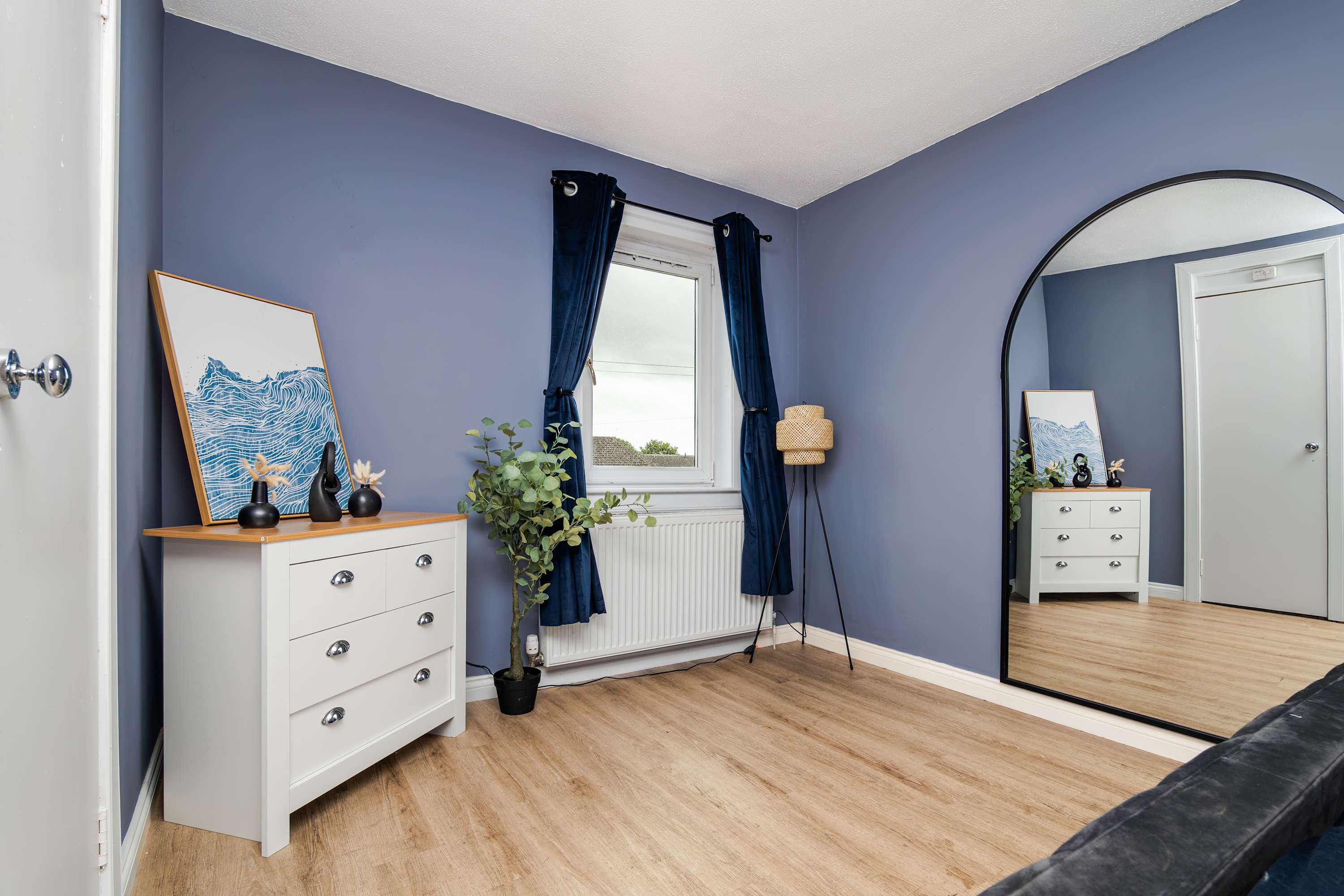 View Fife Coast Stay with Parking & Garden in Rosyth - WiFi in Syme Place KY11 2SG Fife Coast Stay with Parking & Garden in Rosyth - WiFi in Syme Place KY11 2SG - Property image 12 - VivreStays