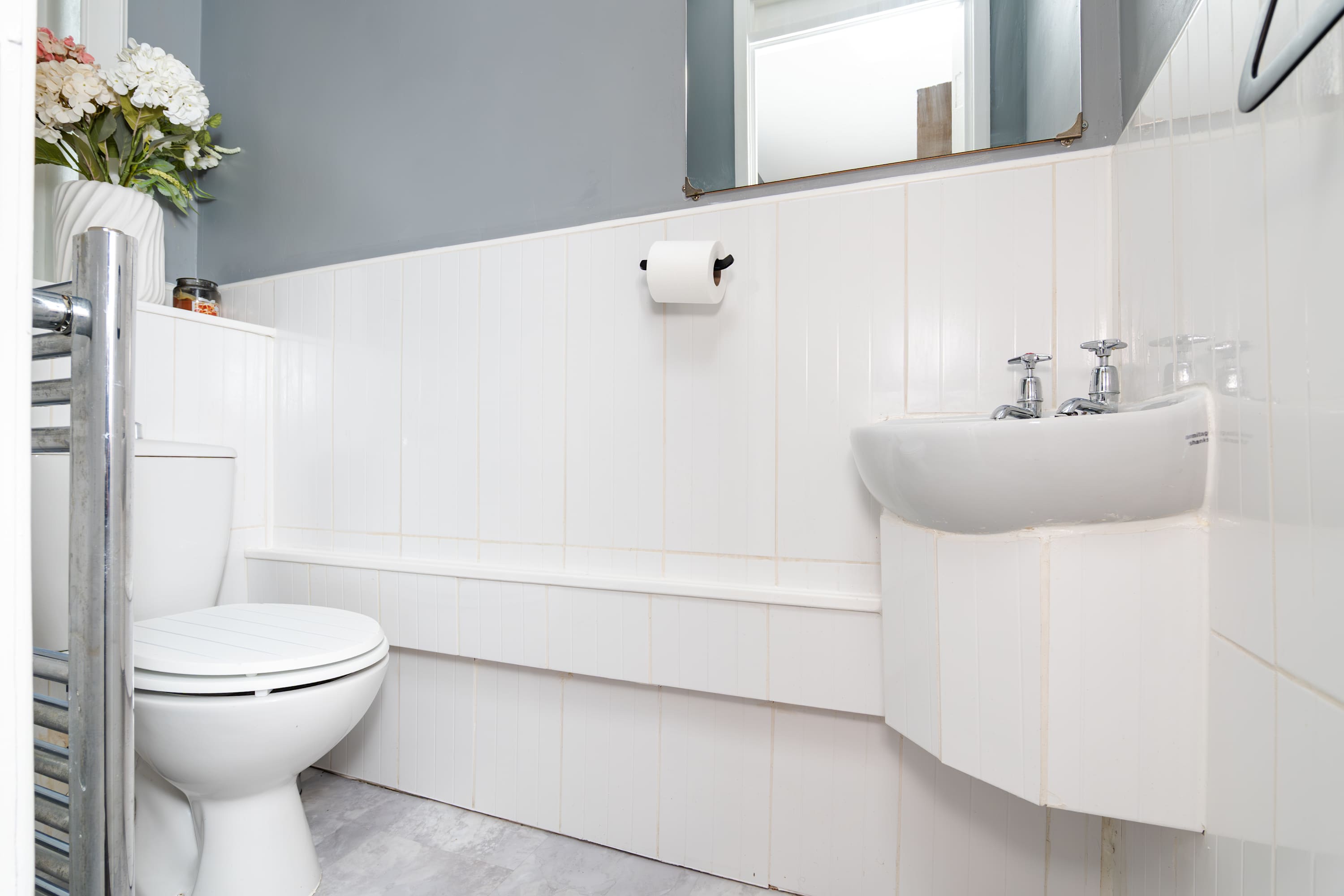 View Fife Coast Stay with Parking & Garden in Rosyth - WiFi in Syme Place KY11 2SG Fife Coast Stay with Parking & Garden in Rosyth - WiFi in Syme Place KY11 2SG - Property image 9 - VivreStays