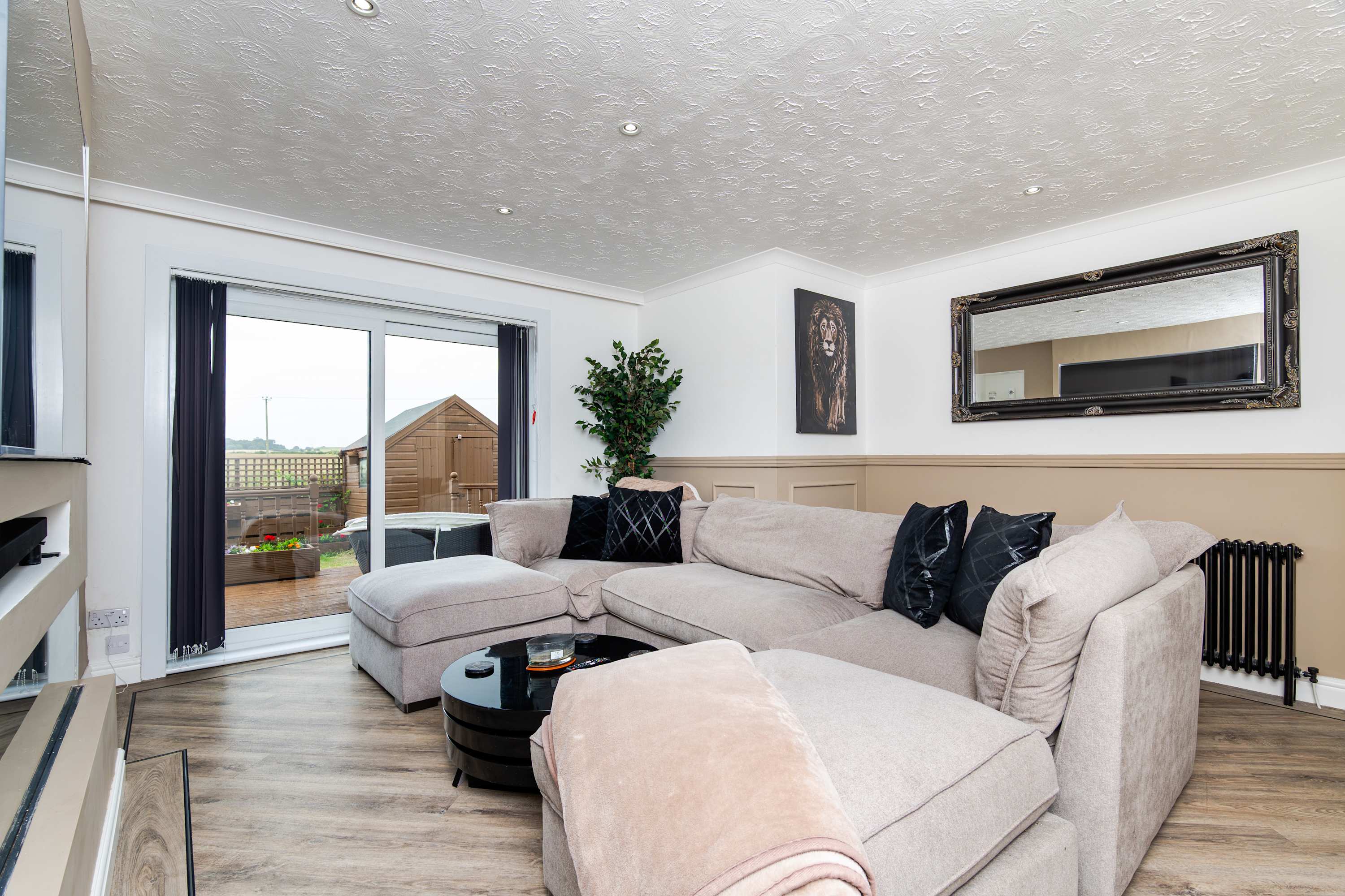 View Fife Coast Stay with Parking & Garden in Rosyth - WiFi in Syme Place KY11 2SG Fife Coast Stay with Parking & Garden in Rosyth - WiFi in Syme Place KY11 2SG - Property image 11 - VivreStays