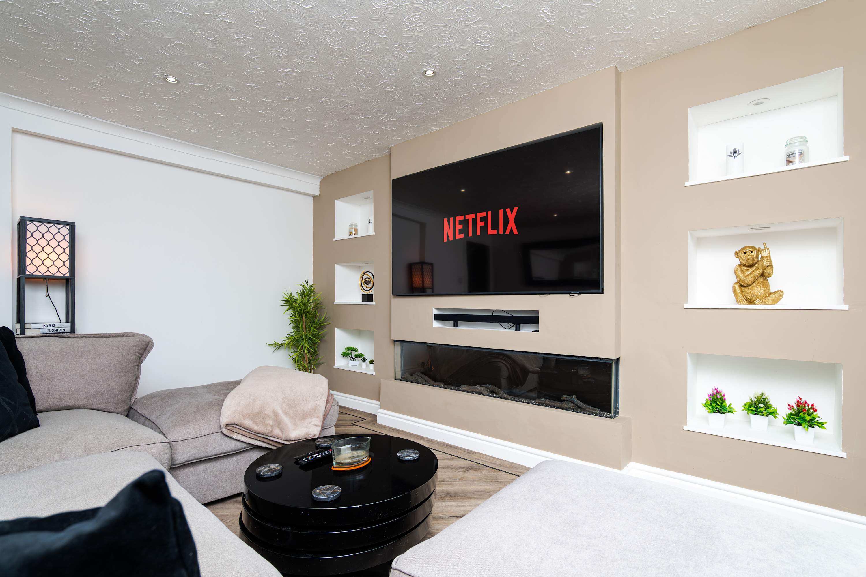 View Fife Coast Stay with Parking & Garden in Rosyth - WiFi in Syme Place KY11 2SG Fife Coast Stay with Parking & Garden in Rosyth - WiFi in Syme Place KY11 2SG - Property image 14 - VivreStays