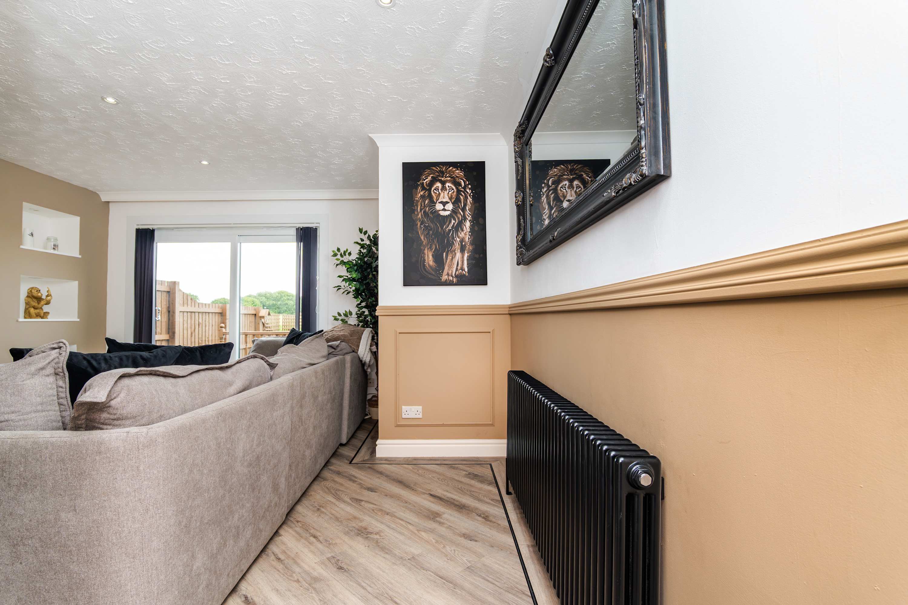 View Fife Coast Stay with Parking & Garden in Rosyth - WiFi in Syme Place KY11 2SG Fife Coast Stay with Parking & Garden in Rosyth - WiFi in Syme Place KY11 2SG - Property image 15 - VivreStays