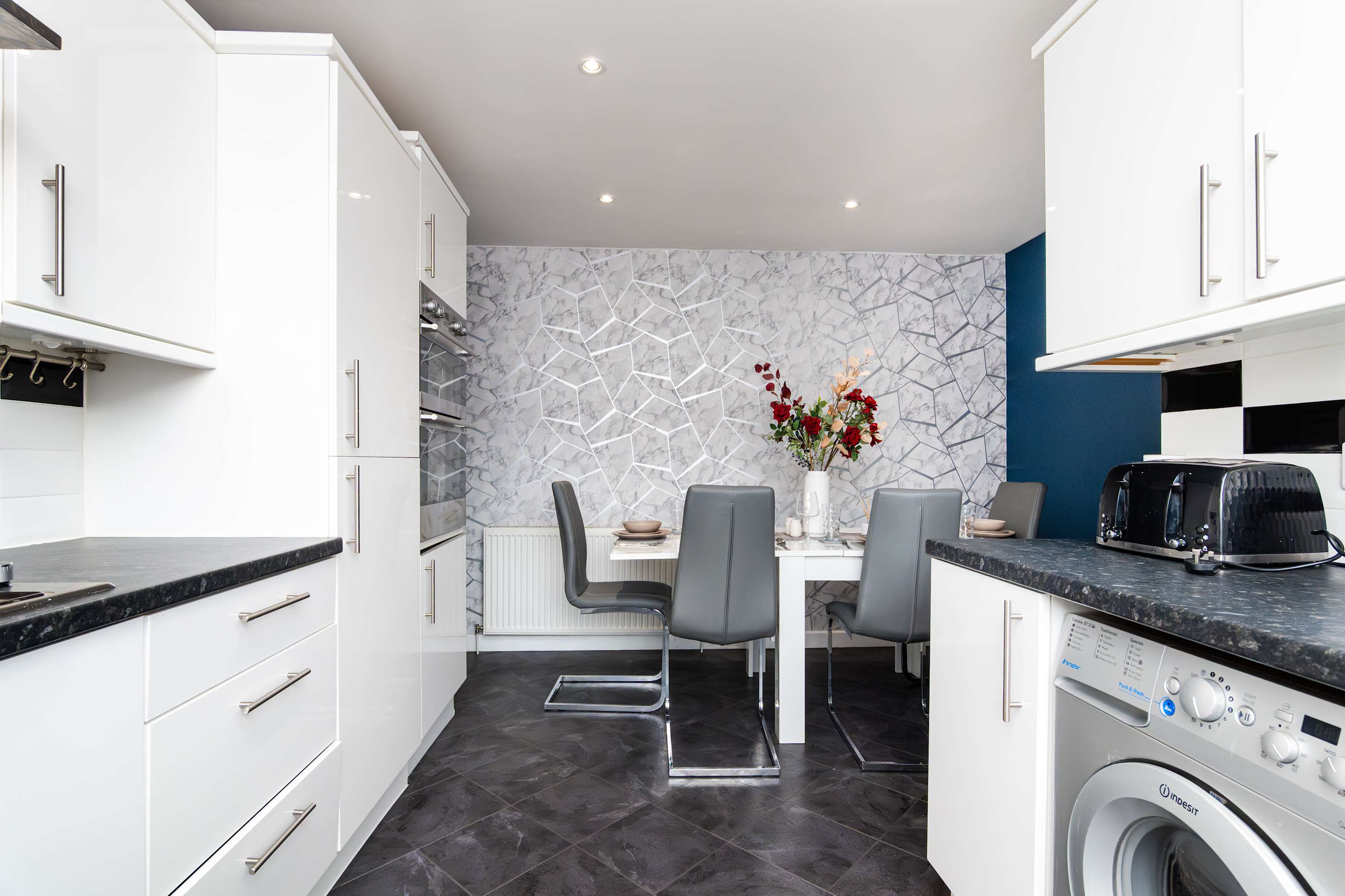 View Fife Coast Stay with Parking & Garden in Rosyth - WiFi in Syme Place KY11 2SG Fife Coast Stay with Parking & Garden in Rosyth - WiFi in Syme Place KY11 2SG - Property image 16 - VivreStays