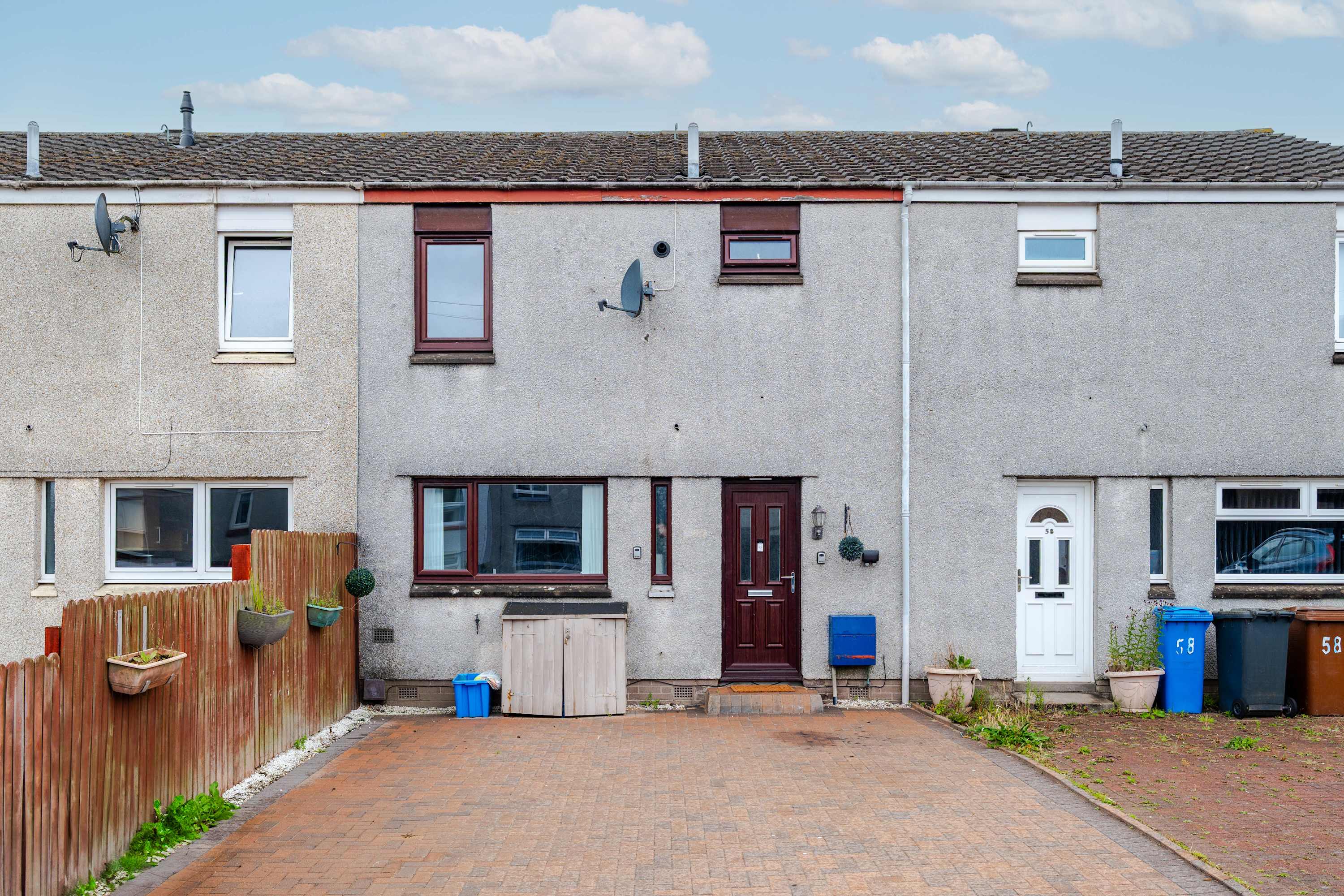 View Fife Coast Stay with Parking & Garden in Rosyth - WiFi in Syme Place KY11 2SG Fife Coast Stay with Parking & Garden in Rosyth - WiFi in Syme Place KY11 2SG - Property image 19 - VivreStays
