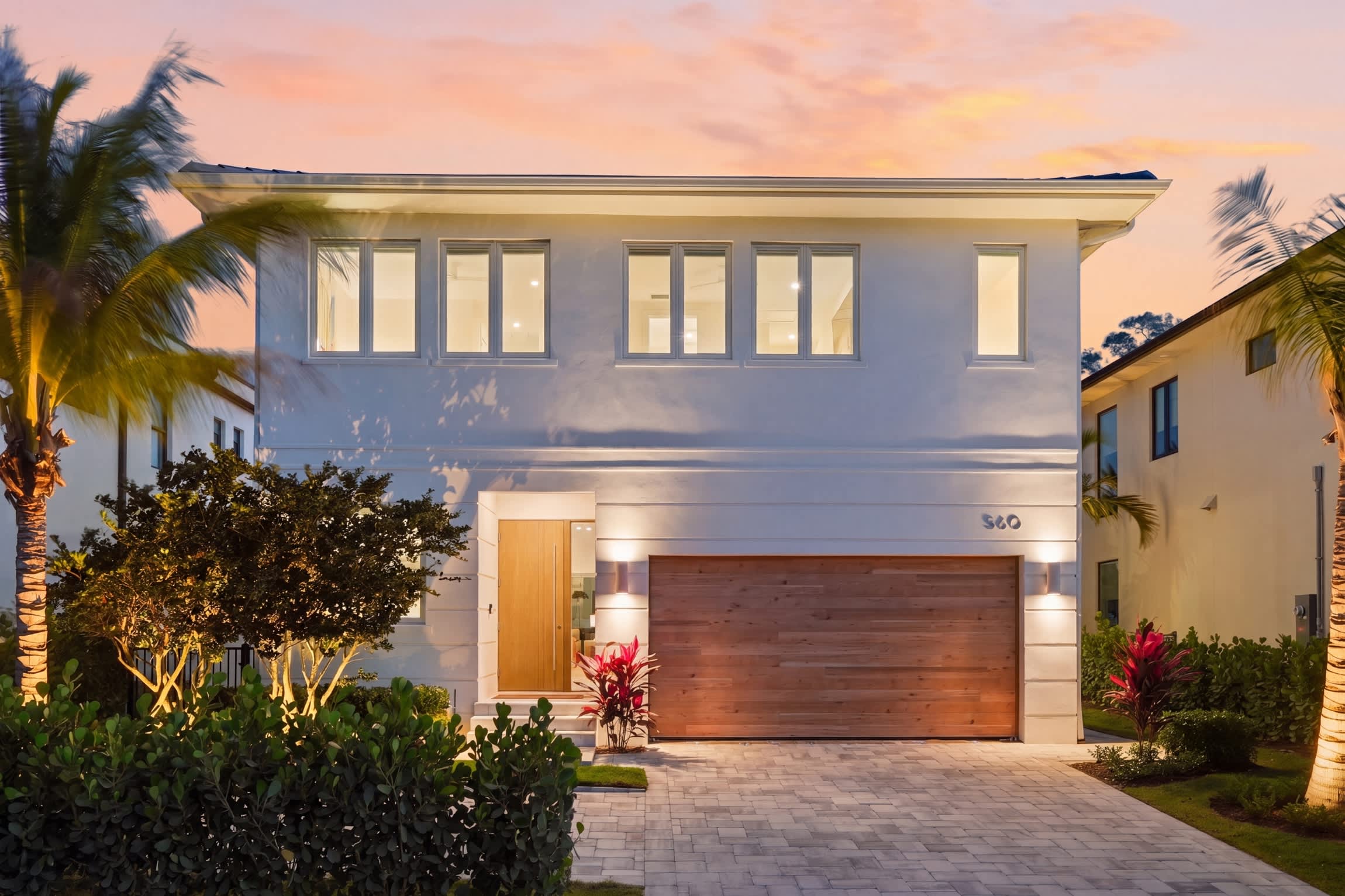 The Flamingo Retreat Resort Pool Walk to Beach