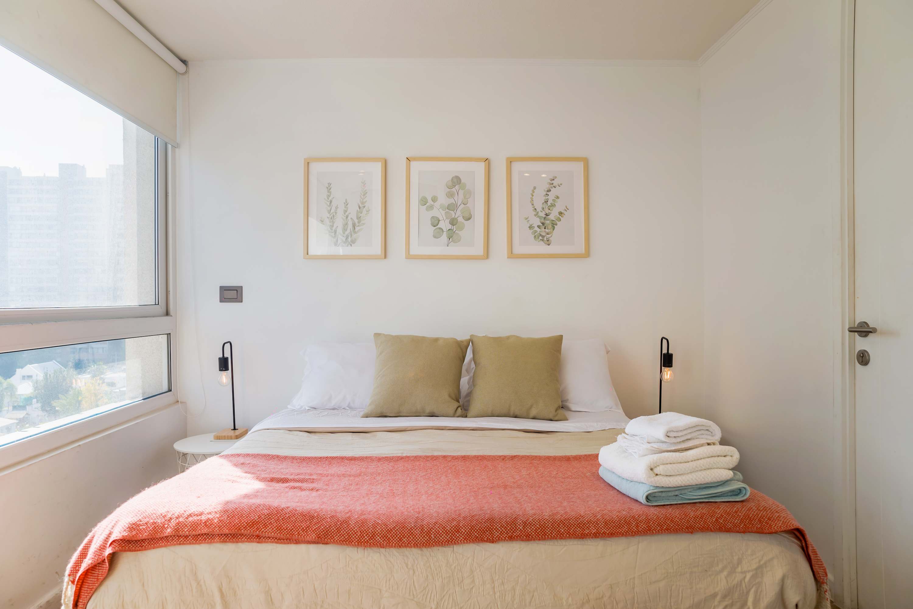 Nunoa Studio: Modern Design, BBQ & City Views!