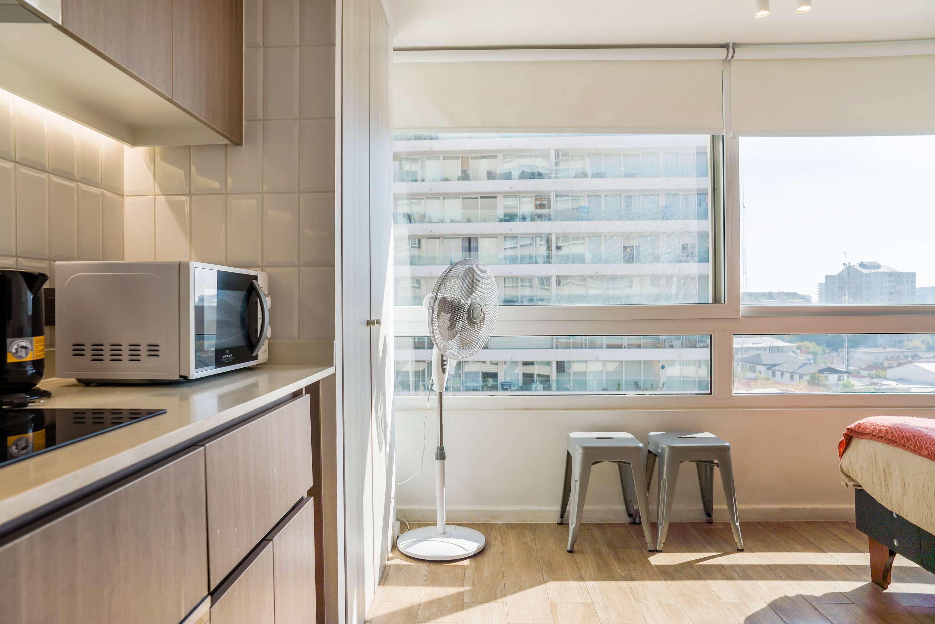 Nunoa Studio: Modern Design, BBQ & City Views!