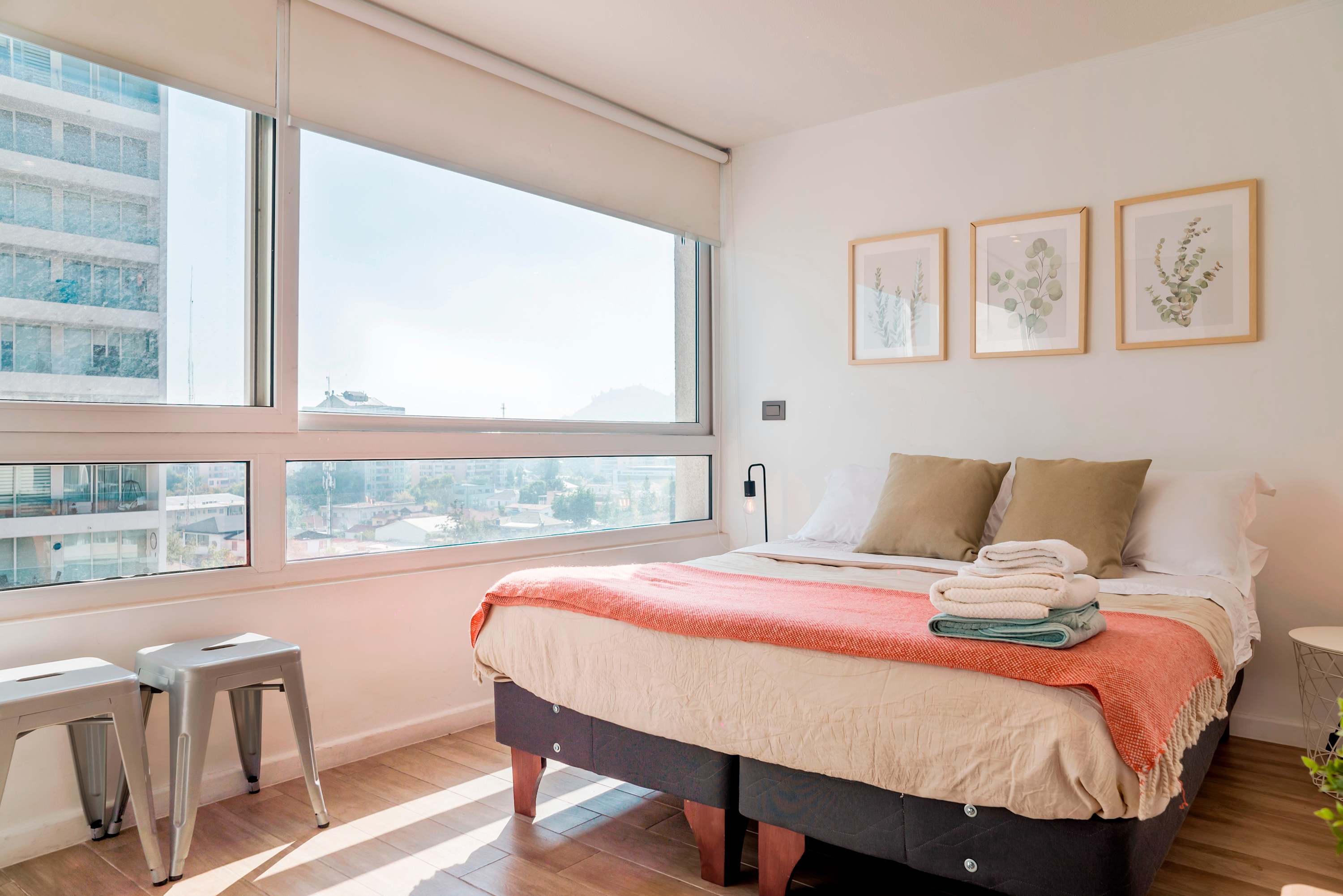 Nunoa Studio: Modern Design, BBQ & City Views!