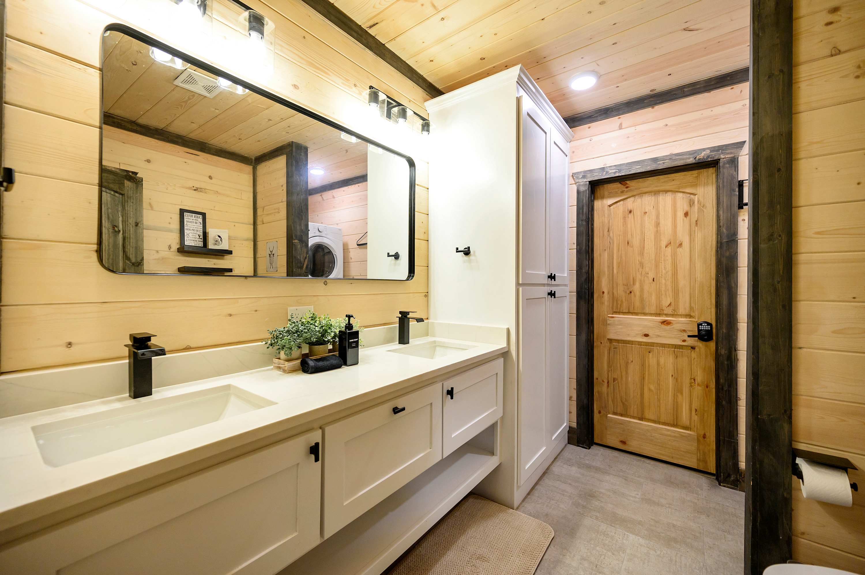 Retreat w/ Sauna, Hot Tub, Games & Fenced Dog Yard!