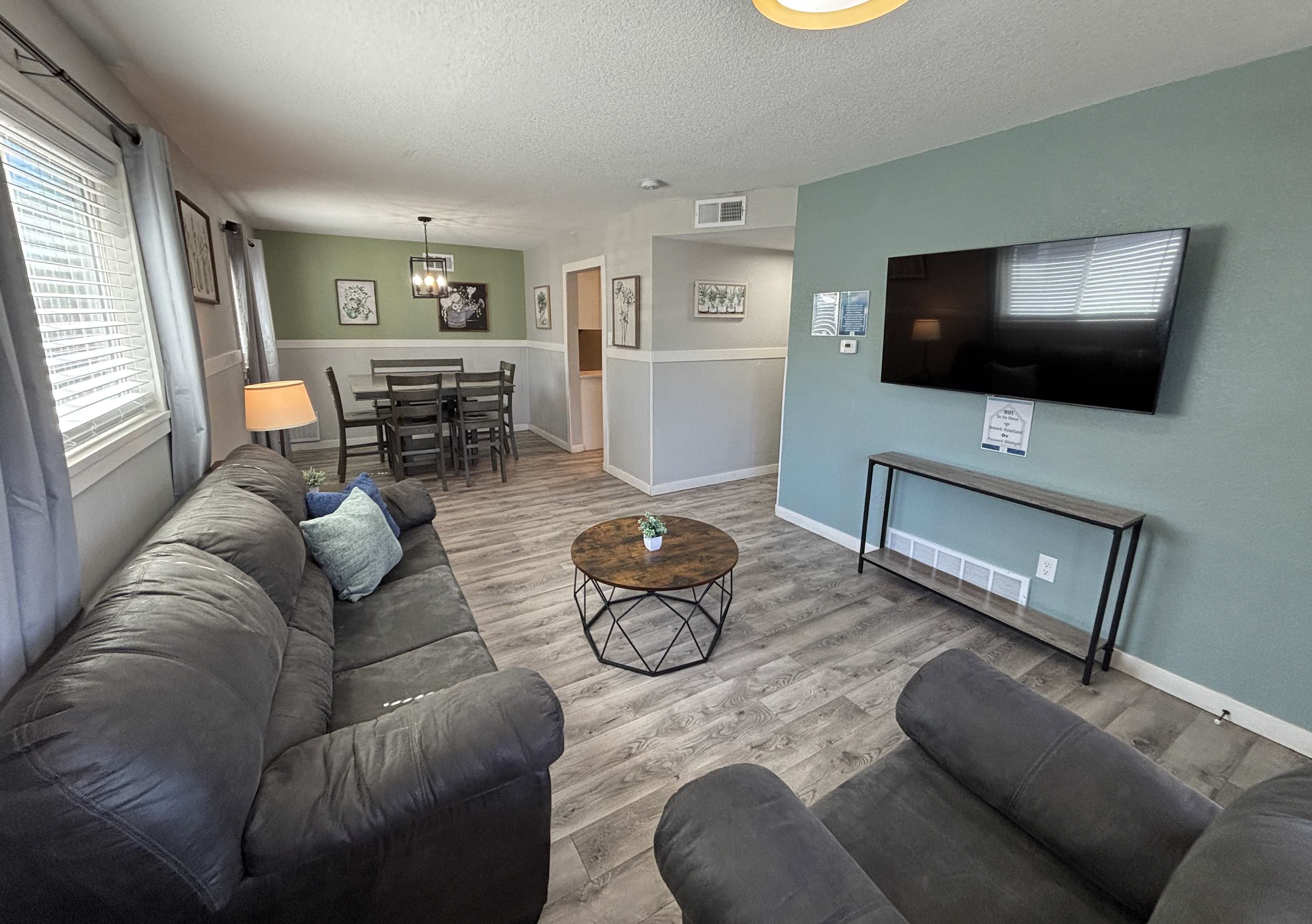 Modern Home With Smart Tvs And High-speed Internet - Charming Haven - Denver, CO