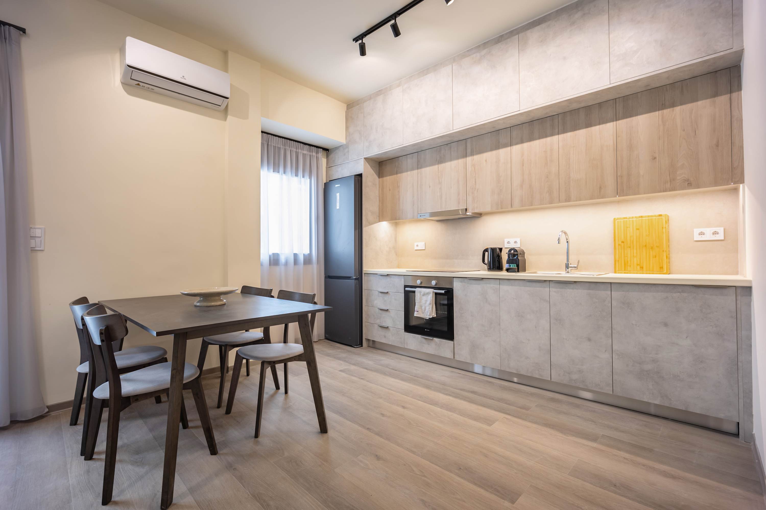 Stylish 2BR Exarchia | King Bed & Work Desk