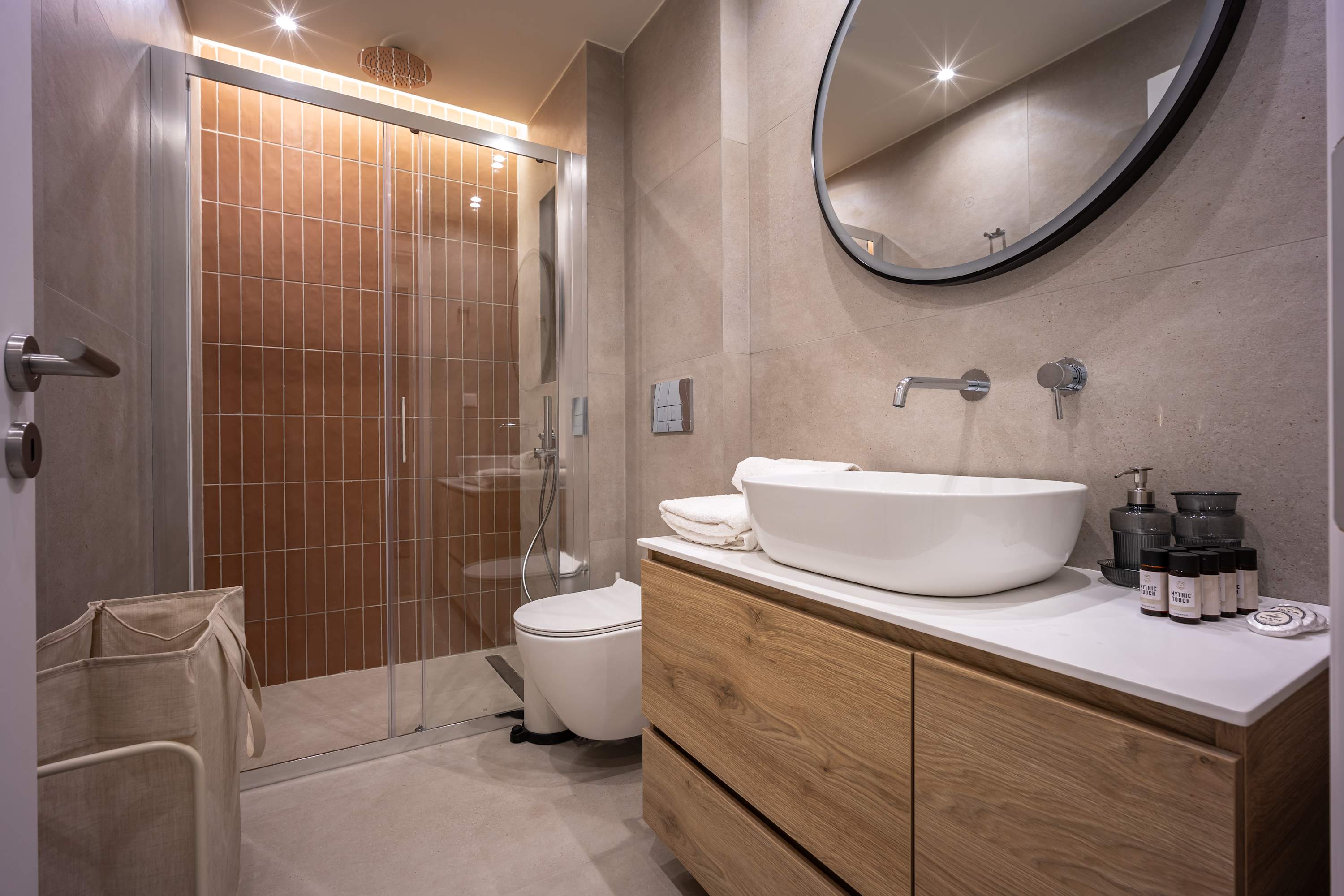 Stylish 2BR Exarchia | King Bed & Work Desk