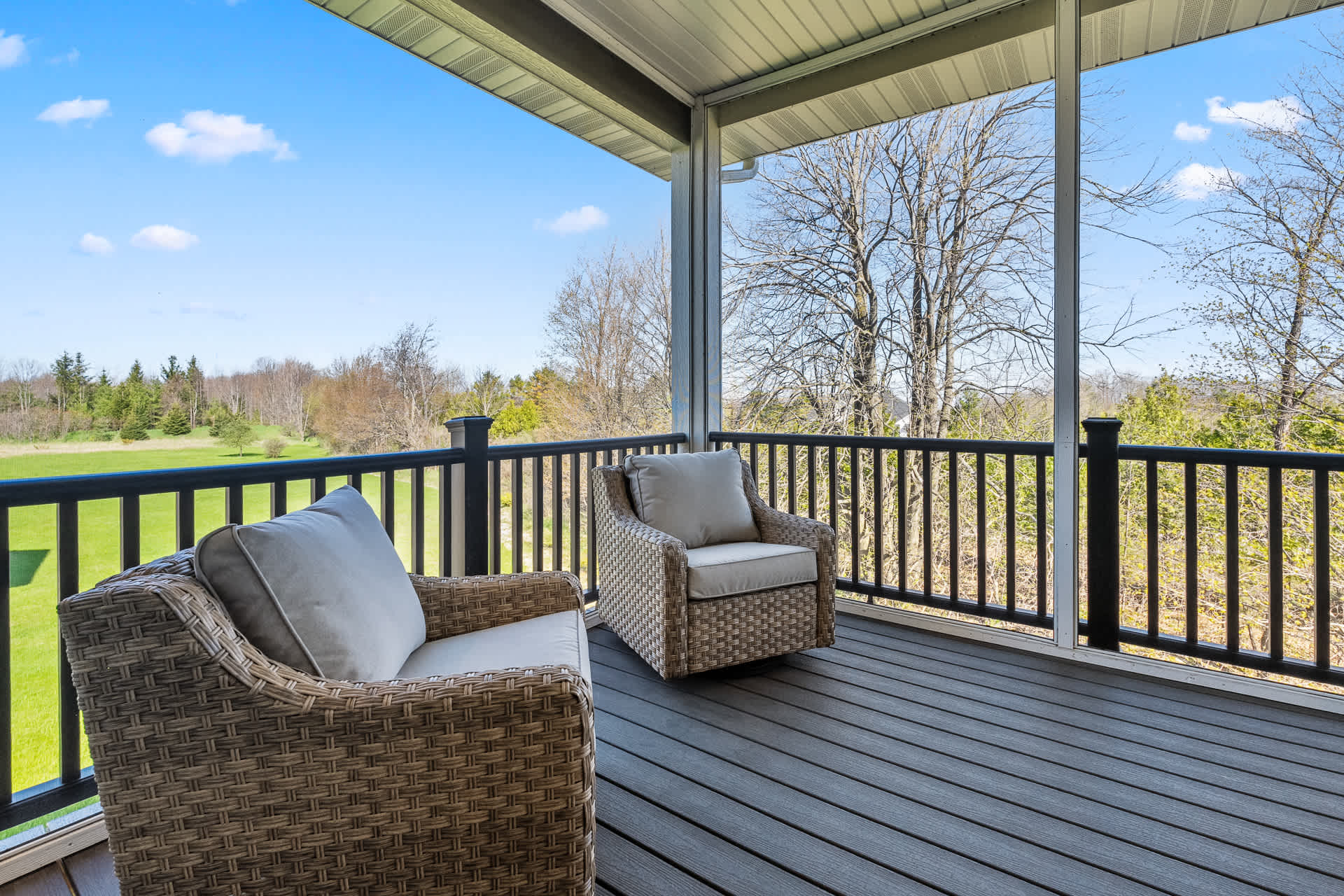 Screened in porch with seating for 4!