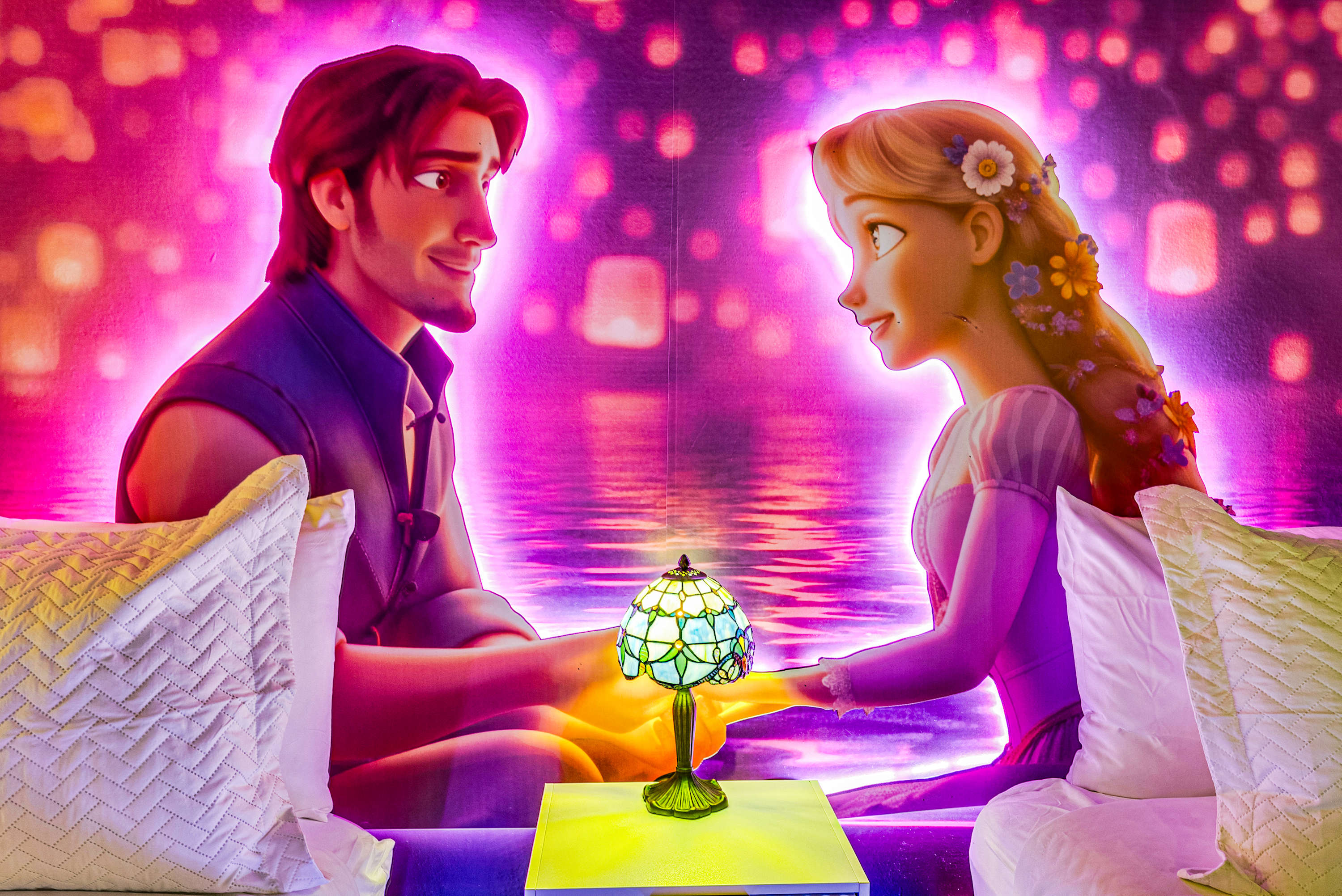 Rapunzel themed studio w/ pool & workspace