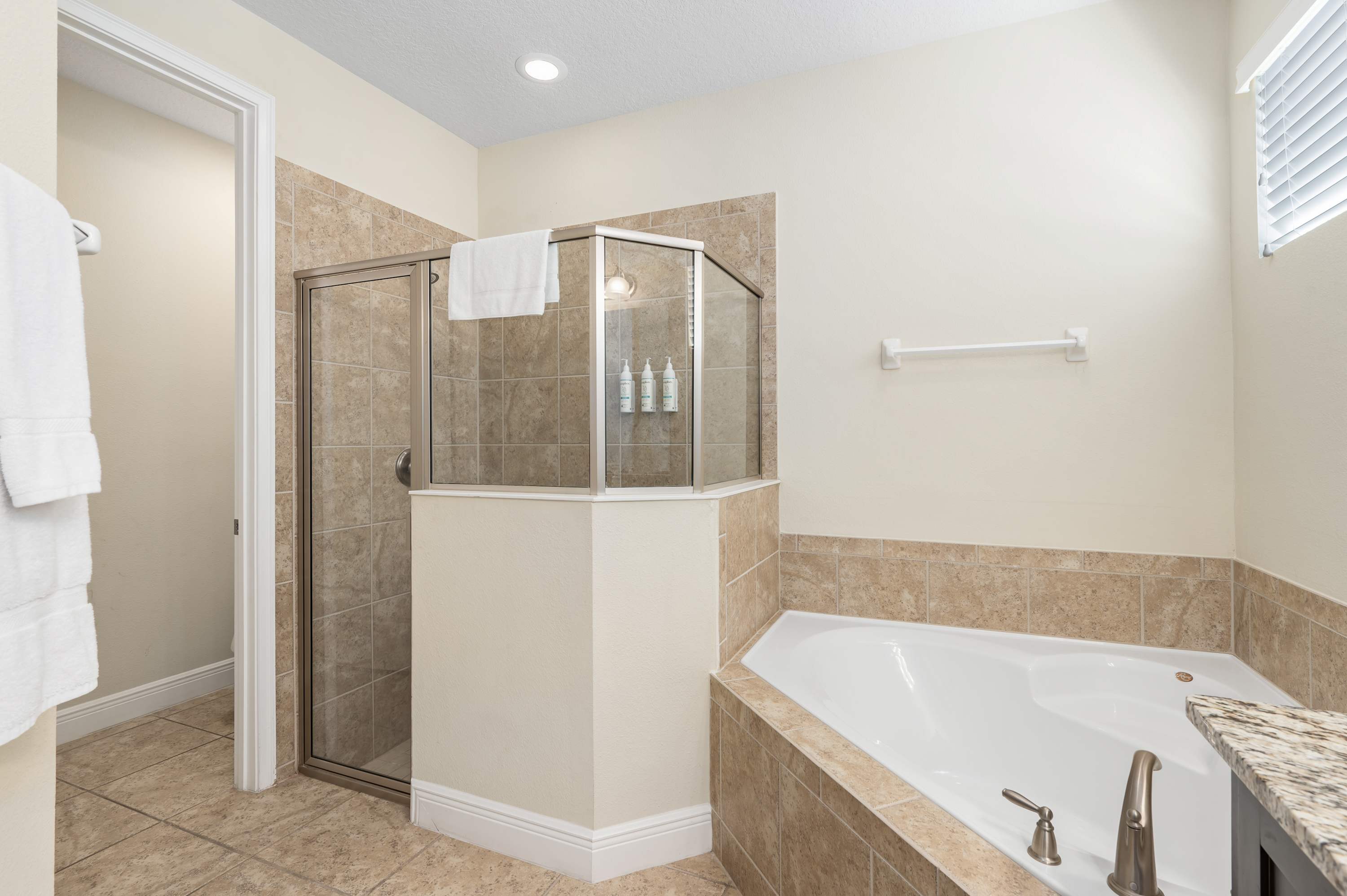 6BR retreat w/ pool, hot tub & gym