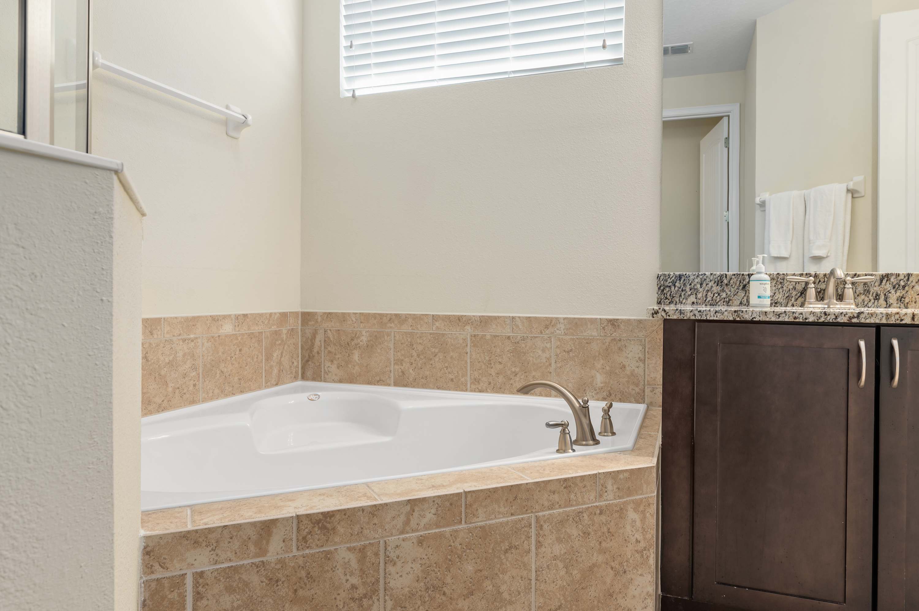 6BR retreat w/ pool, hot tub & gym