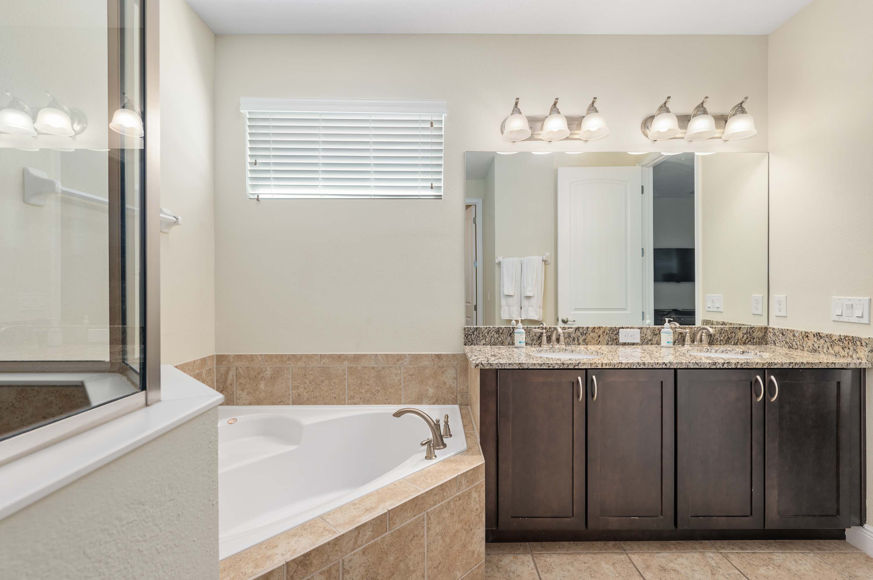 6BR retreat w/ pool, hot tub & gym