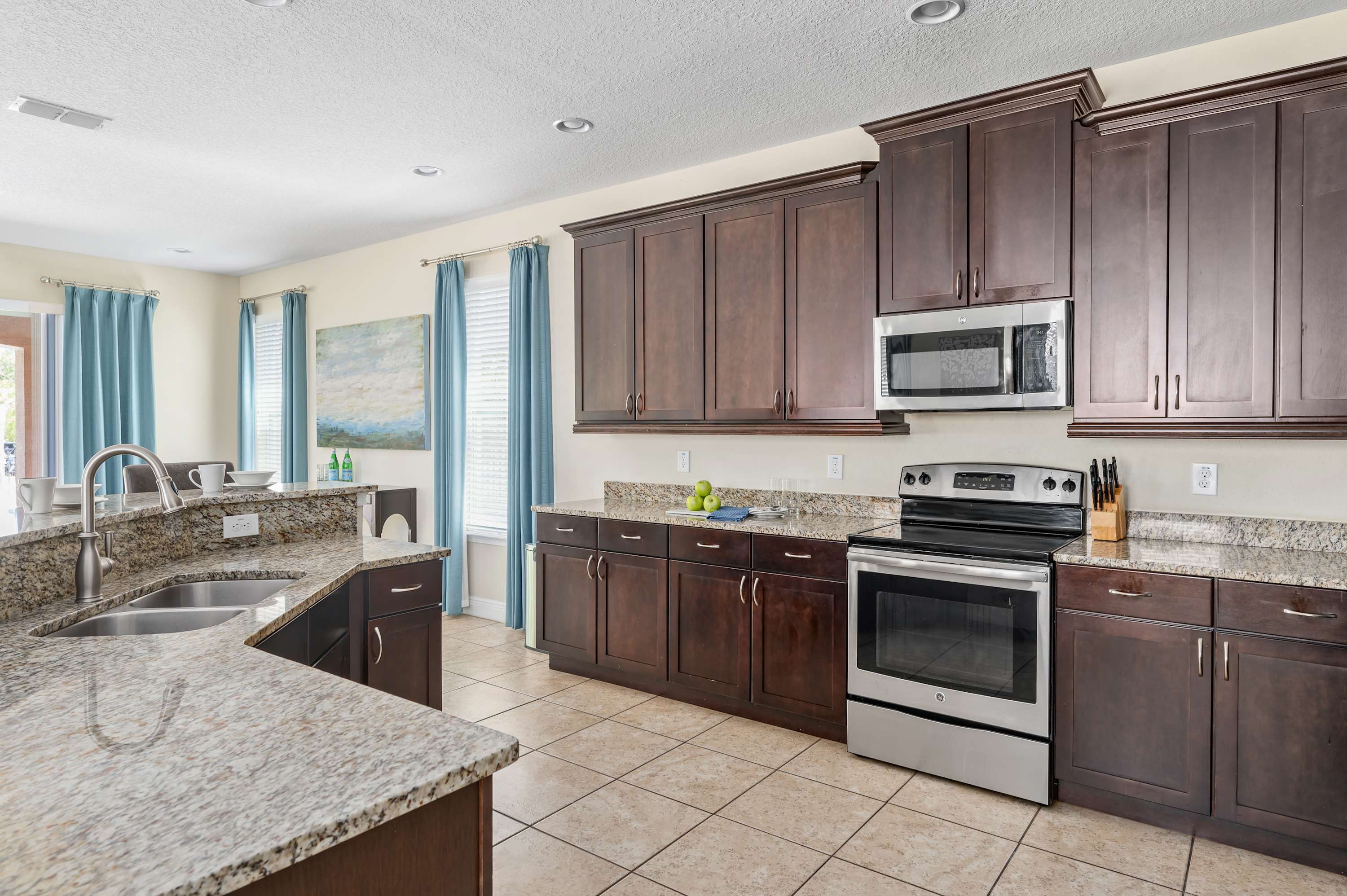 6BR retreat w/ pool, hot tub & gym