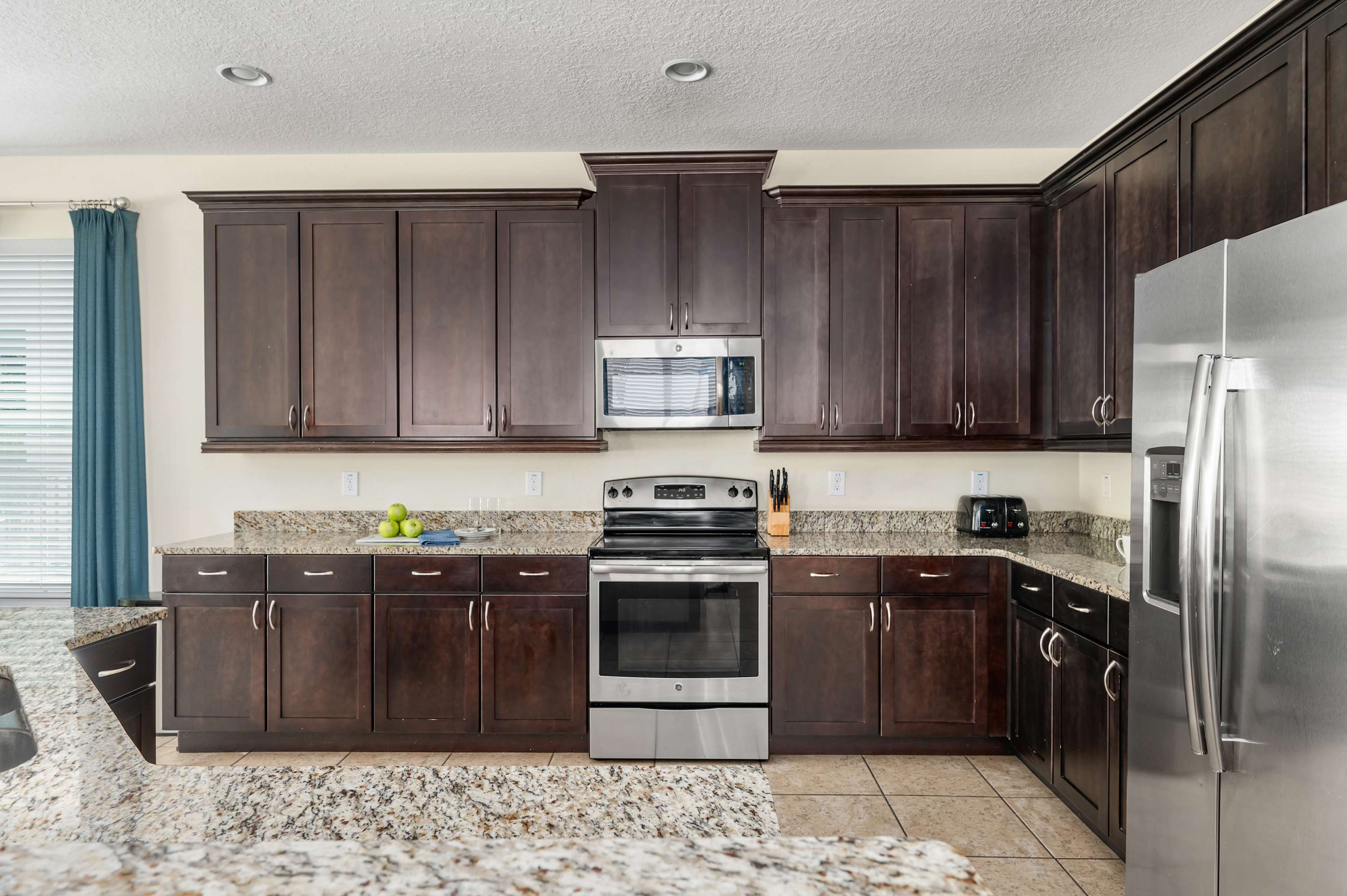 6BR retreat w/ pool, hot tub & gym