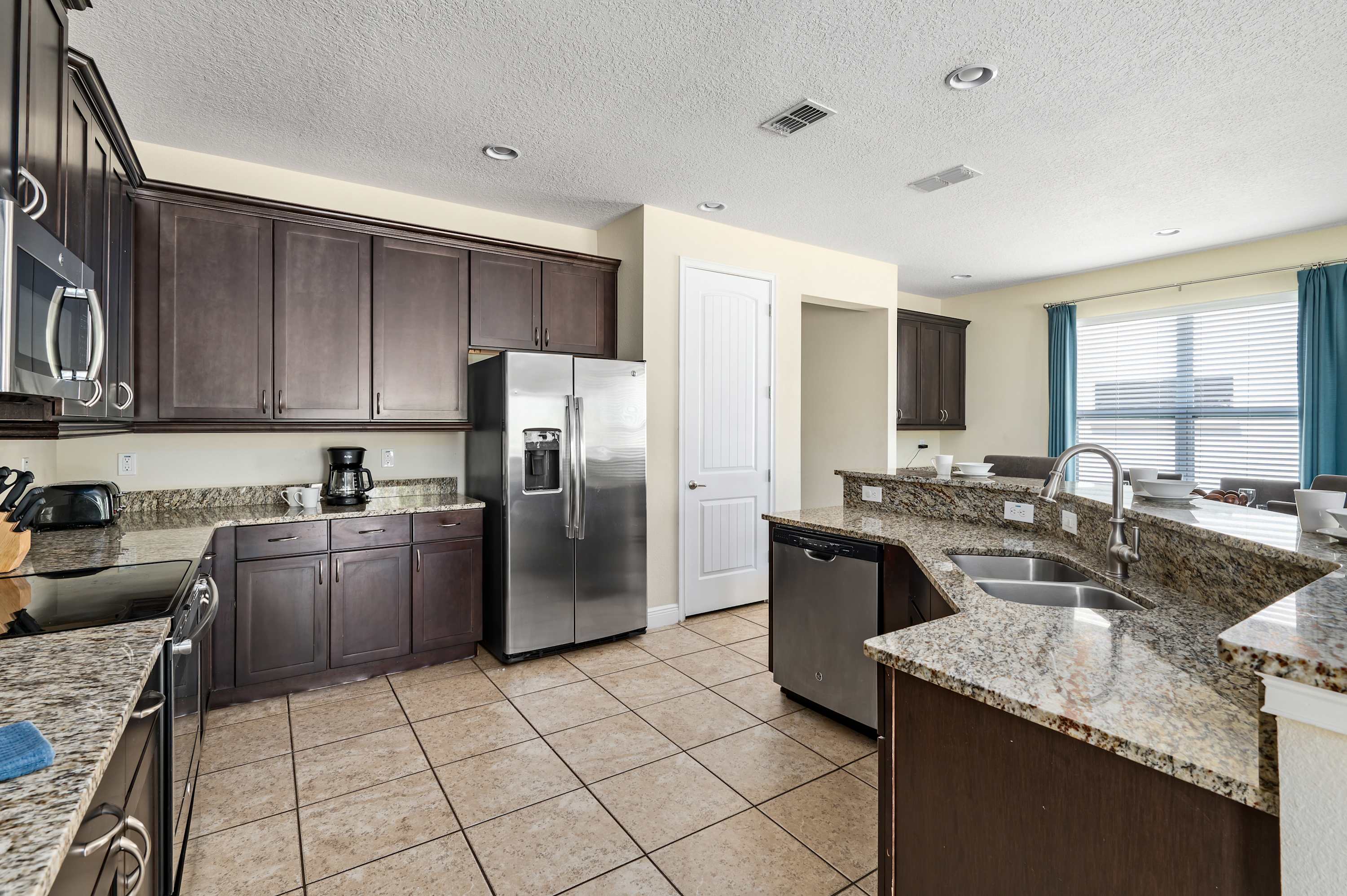6BR retreat w/ pool, hot tub & gym