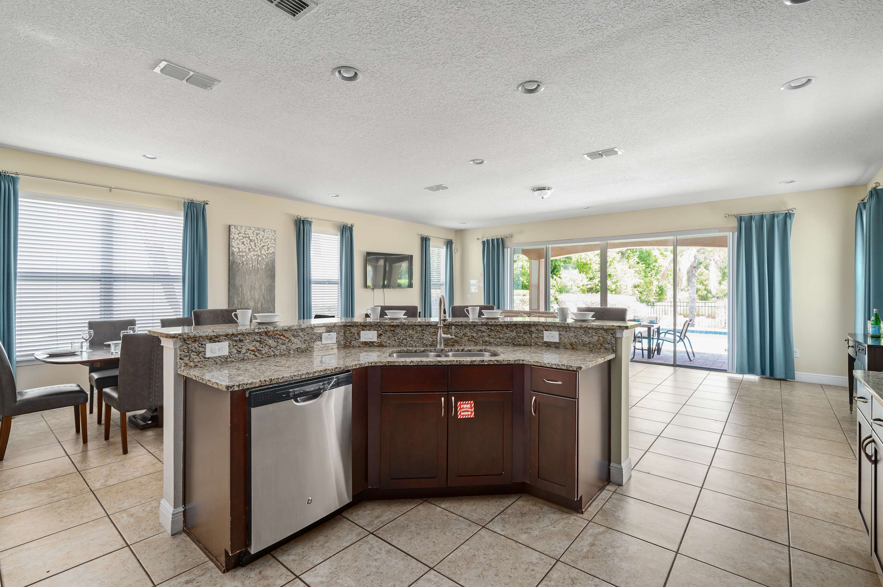 6BR retreat w/ pool, hot tub & gym