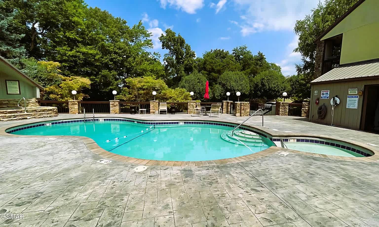 Access to resort pool & hut tub