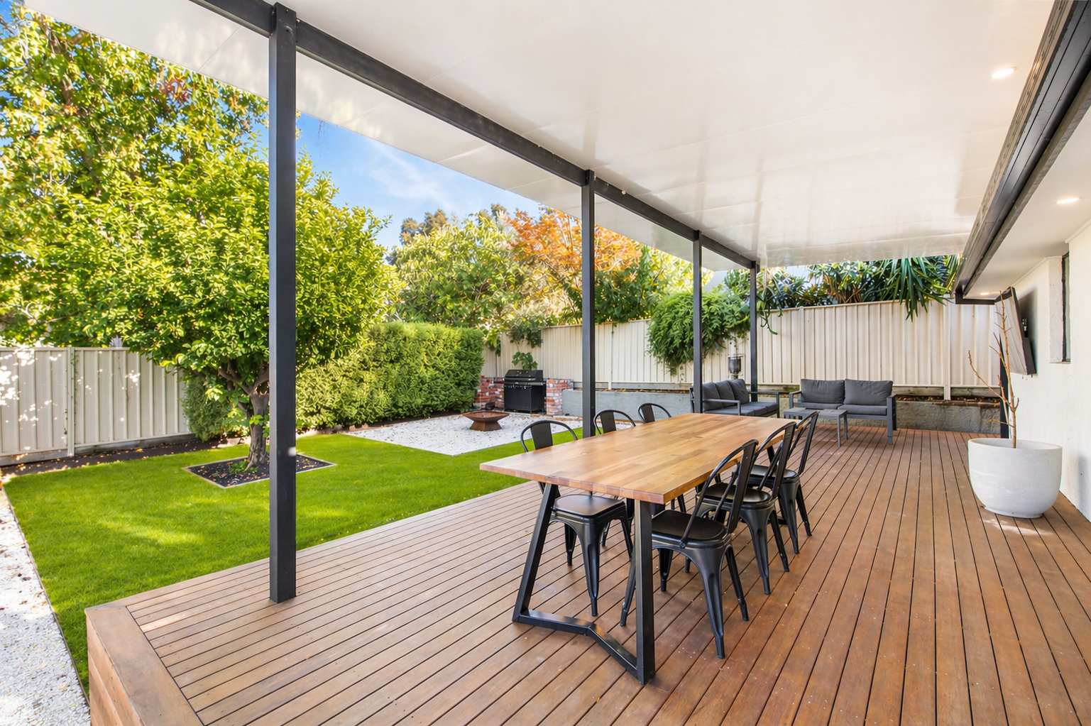 Modern Bendigo Retreat Near CBD — Bendigo, Victoria — vacation rental