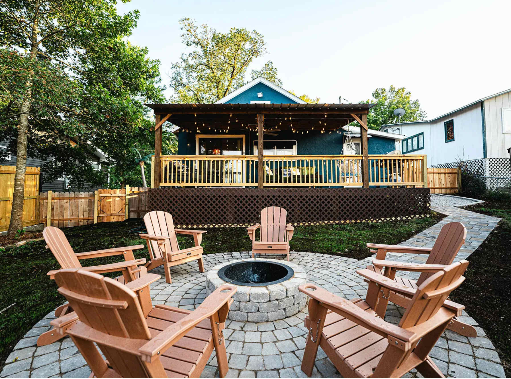 Boho Bungalow, pet friendly, walk to downtown
