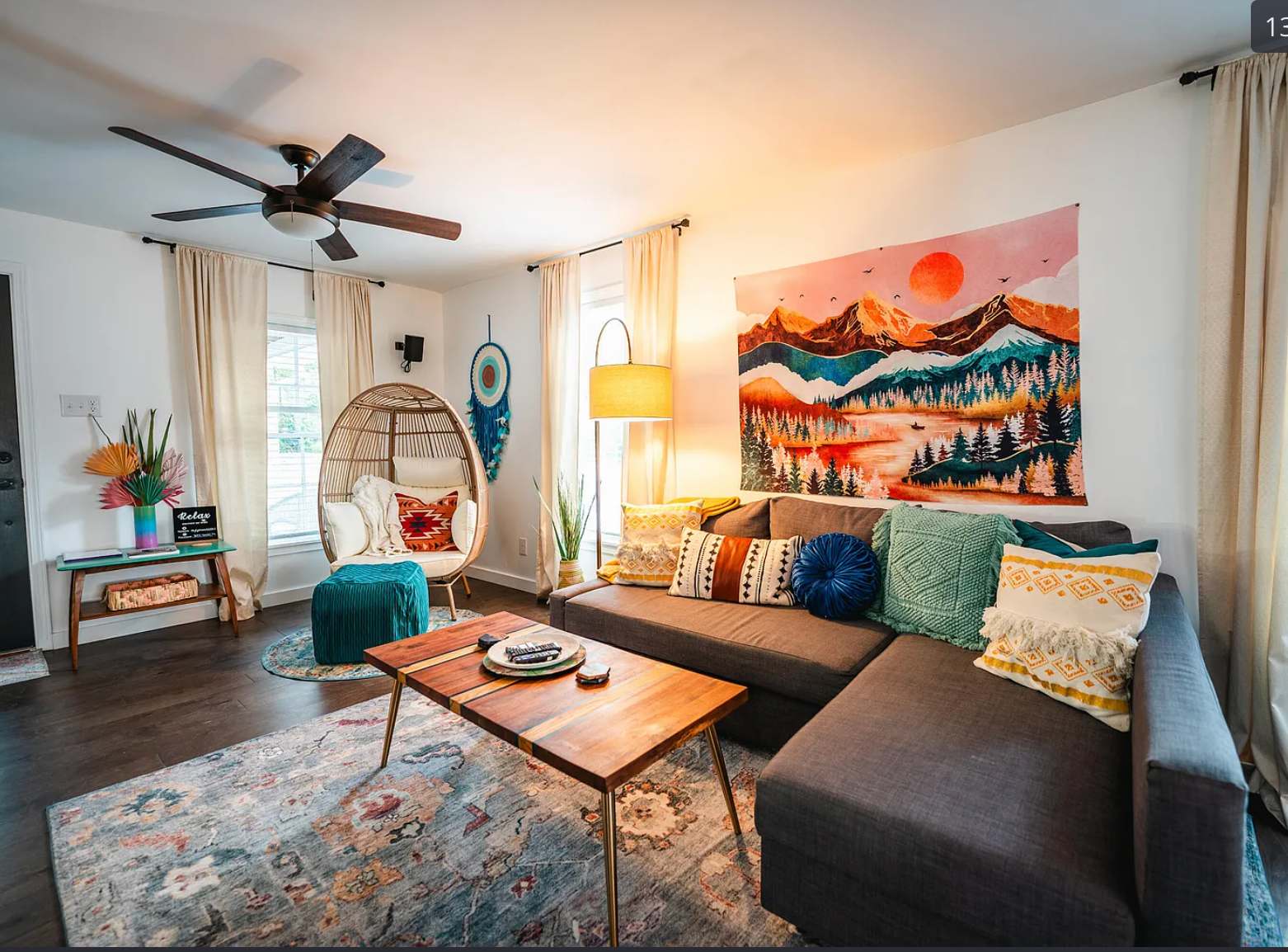 Boho Bungalow, pet friendly, walk to downtown