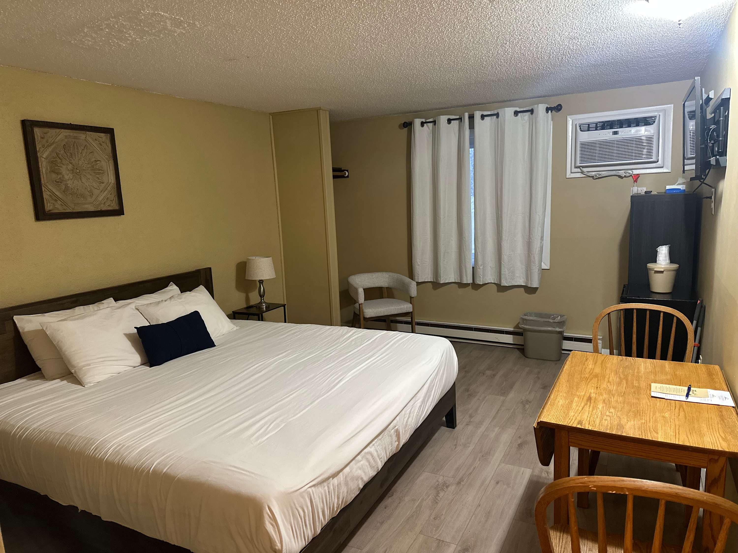 Recharge in this charming studio unit’s plush king bed after a day out​