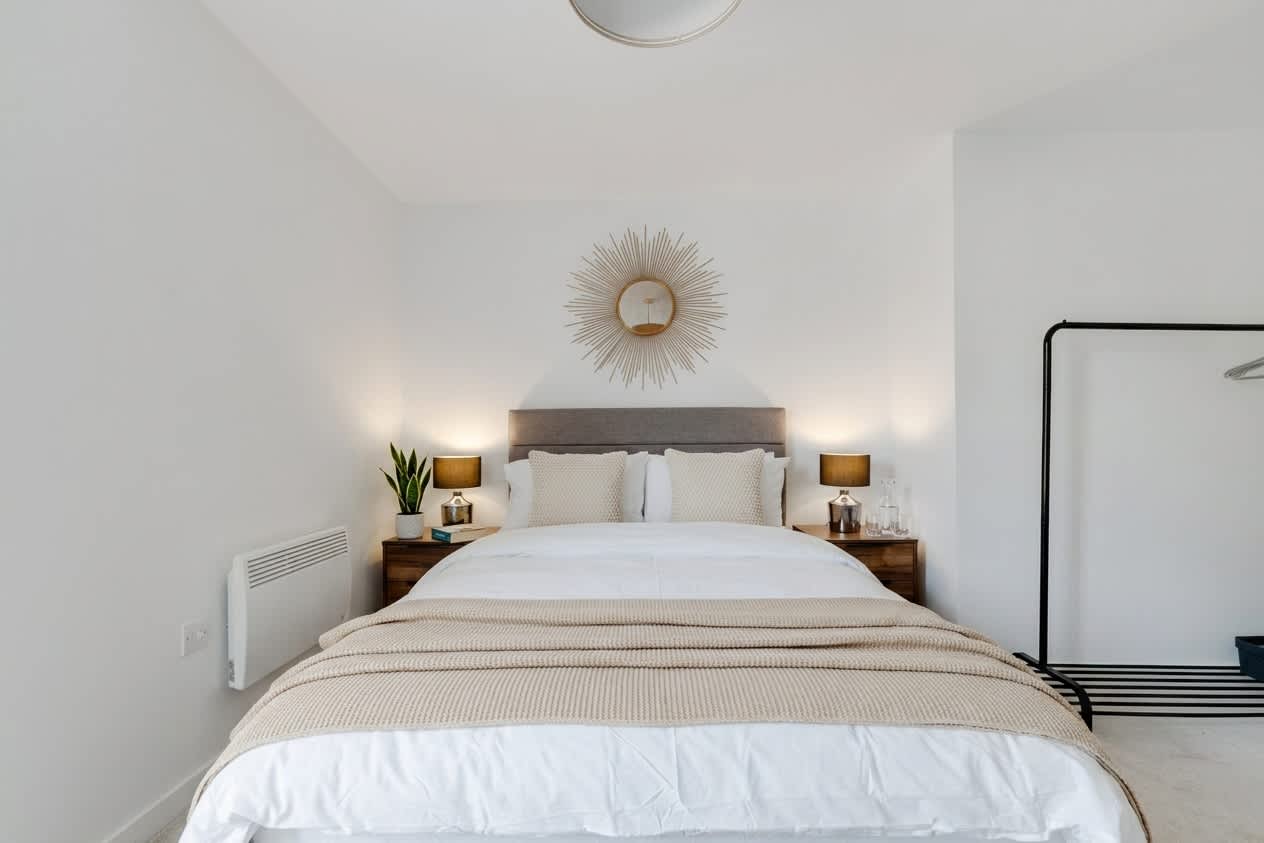 Modern 1 Bed Flat in a Converted Mill w Parking - Picture 11