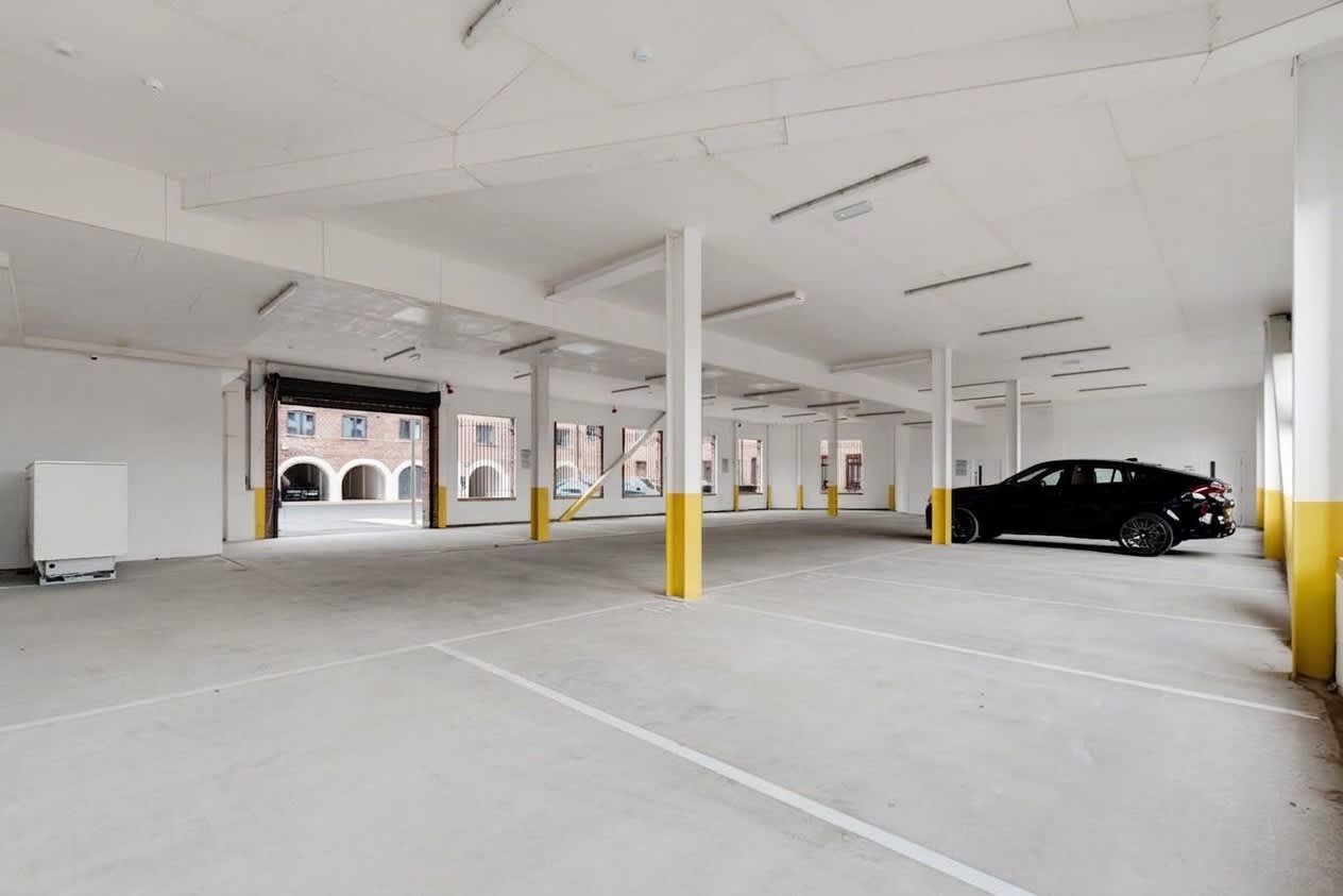 Modern 1 Bed Flat in a Converted Mill w Parking - Picture 5