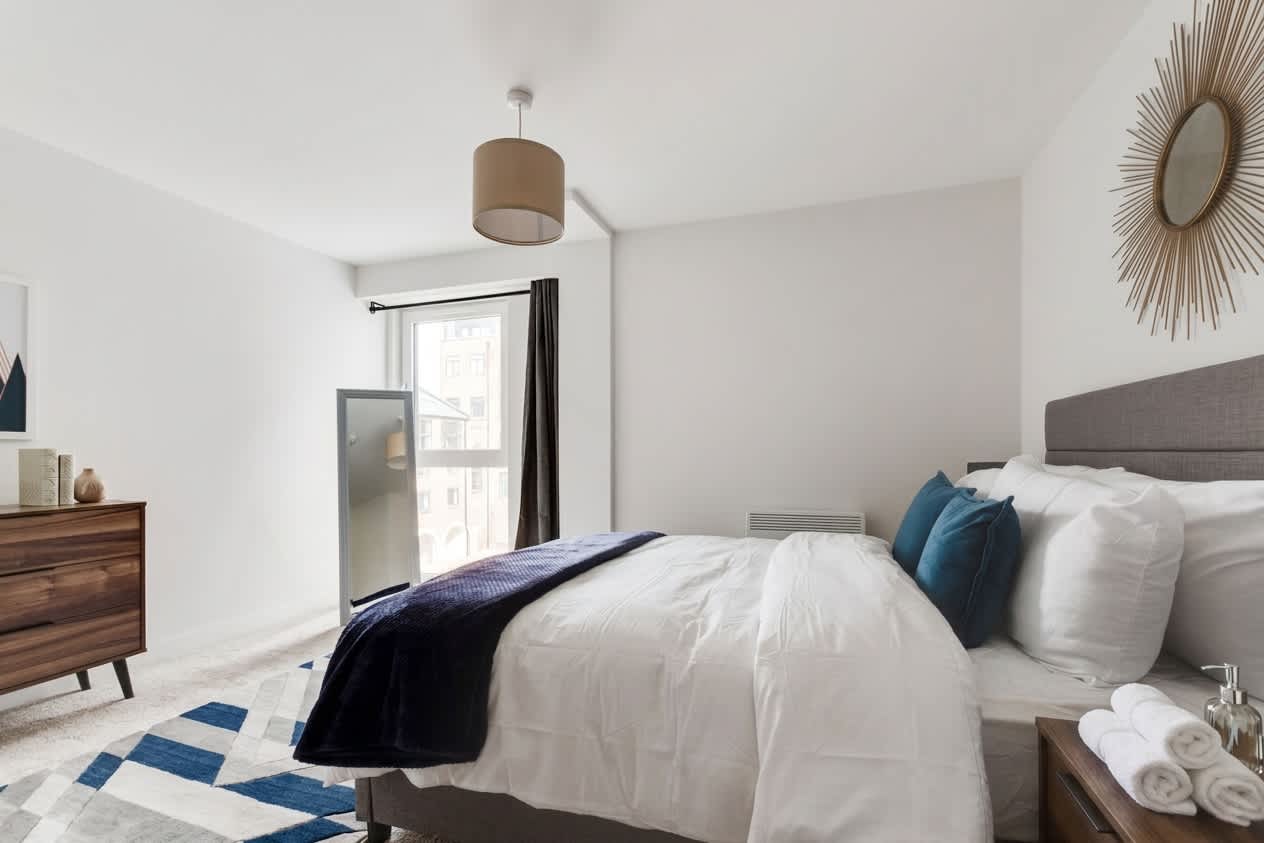 Modern 1 Bed Flat in a Converted Mill w Parking - Picture 3