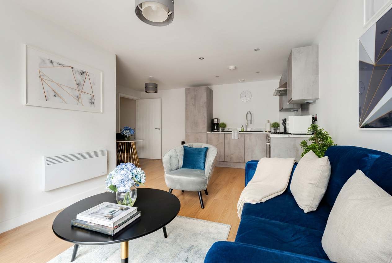 Modern 1 Bed Flat in a Converted Mill w Parking - Picture 2